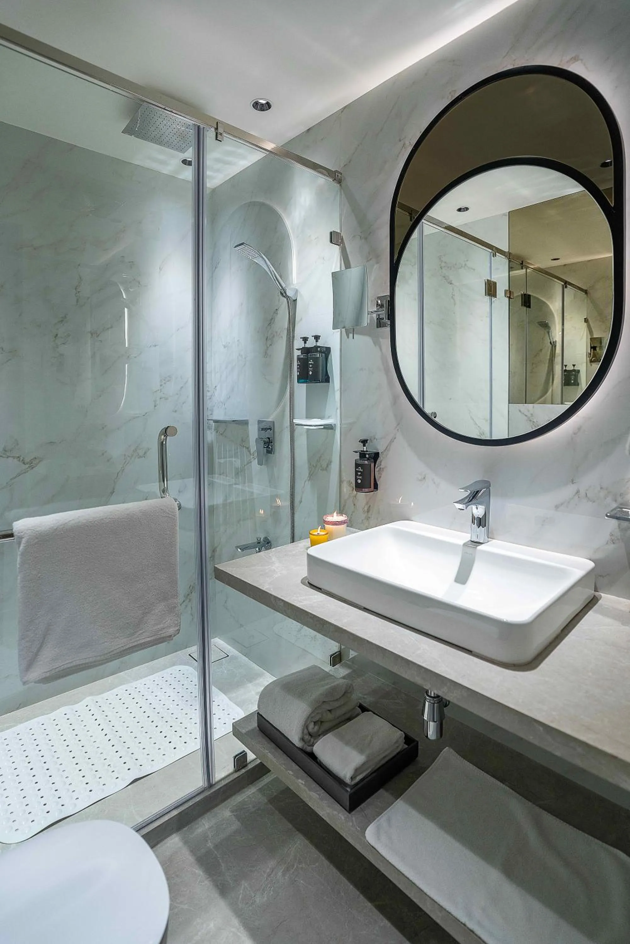 Shower in Grand Residency Hotel & Serviced Apartments