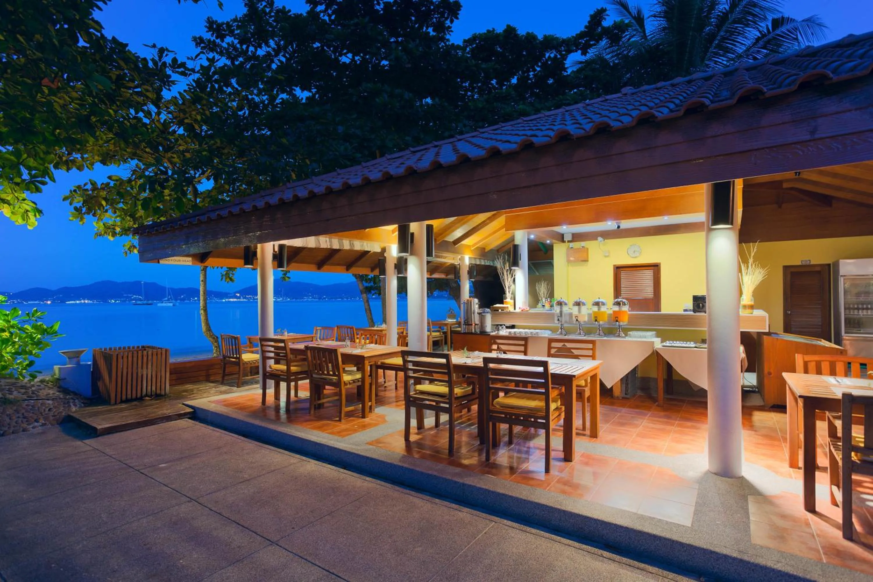 Restaurant/places to eat in By The Sea