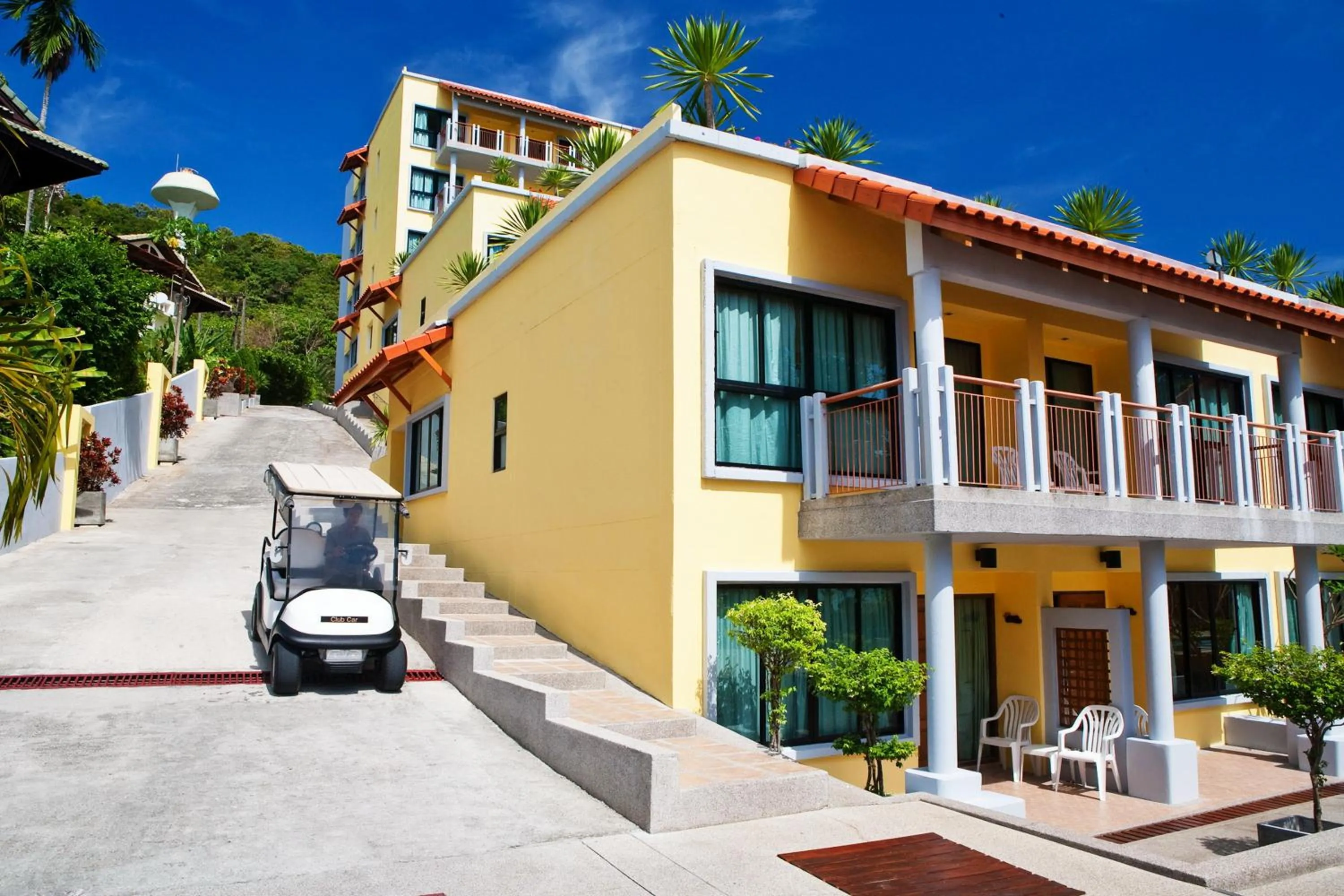 Facade/entrance in By The Sea