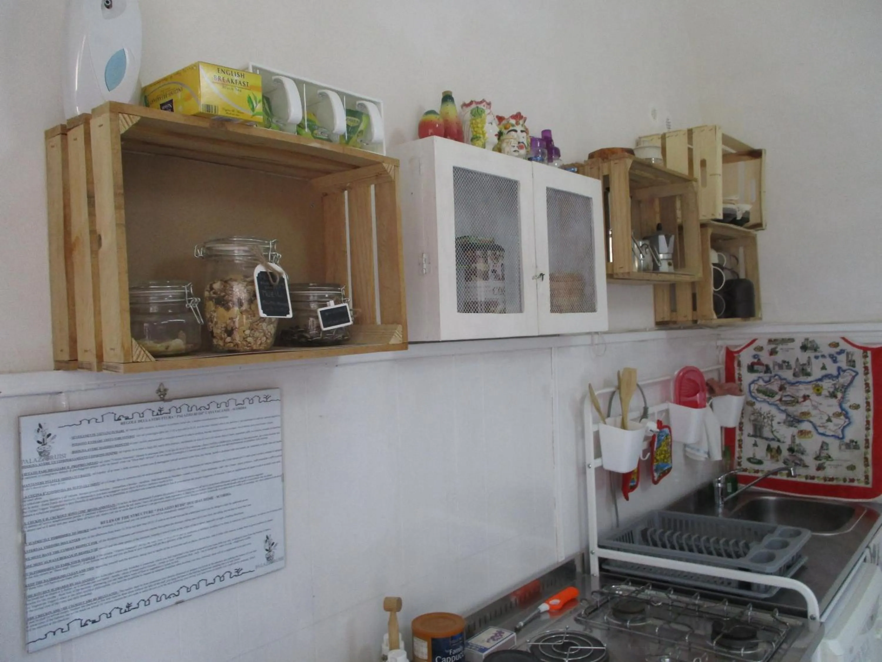 Communal kitchen in Palazzo Ruisi