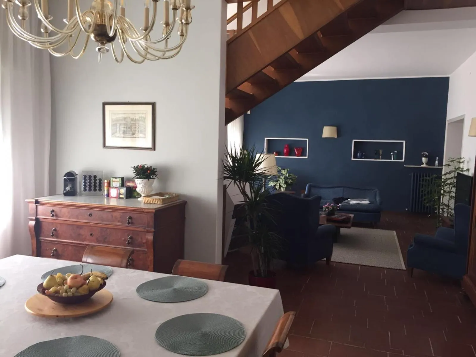 Communal lounge/ TV room in Casa Lunia Guesthouse