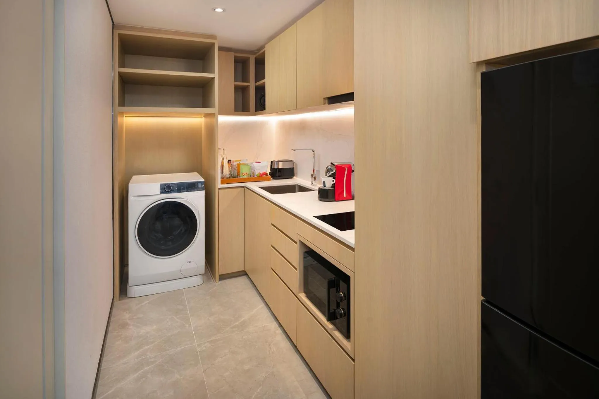 Kitchen or kitchenette in Crowne Plaza Bangkok Lumpini Park by IHG