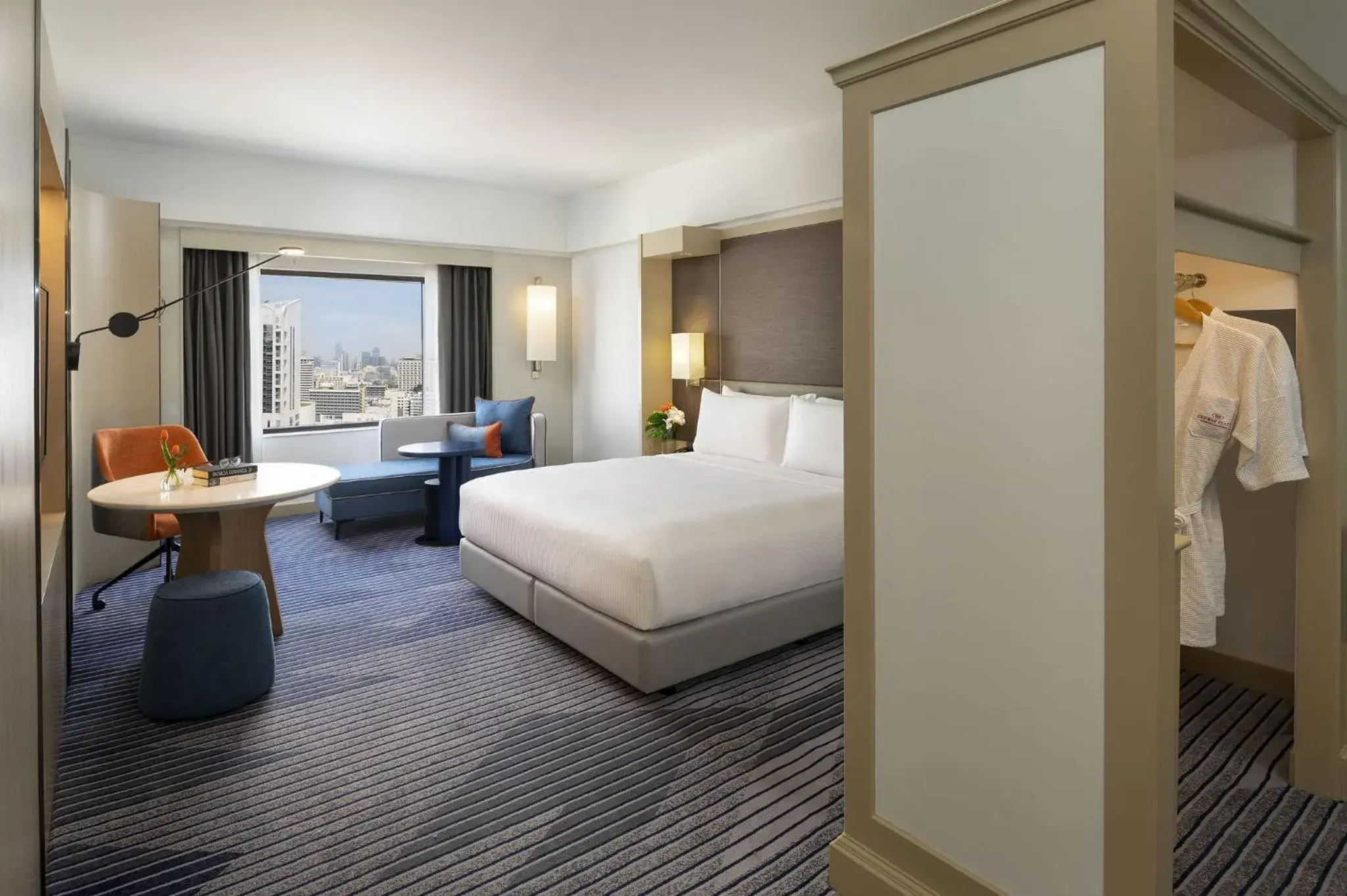 Premium King Room - Smoking in Crowne Plaza Bangkok Lumpini Park by IHG Premium King Room - Smoking in Crowne Plaza Bangkok Lumpini Park by IHG