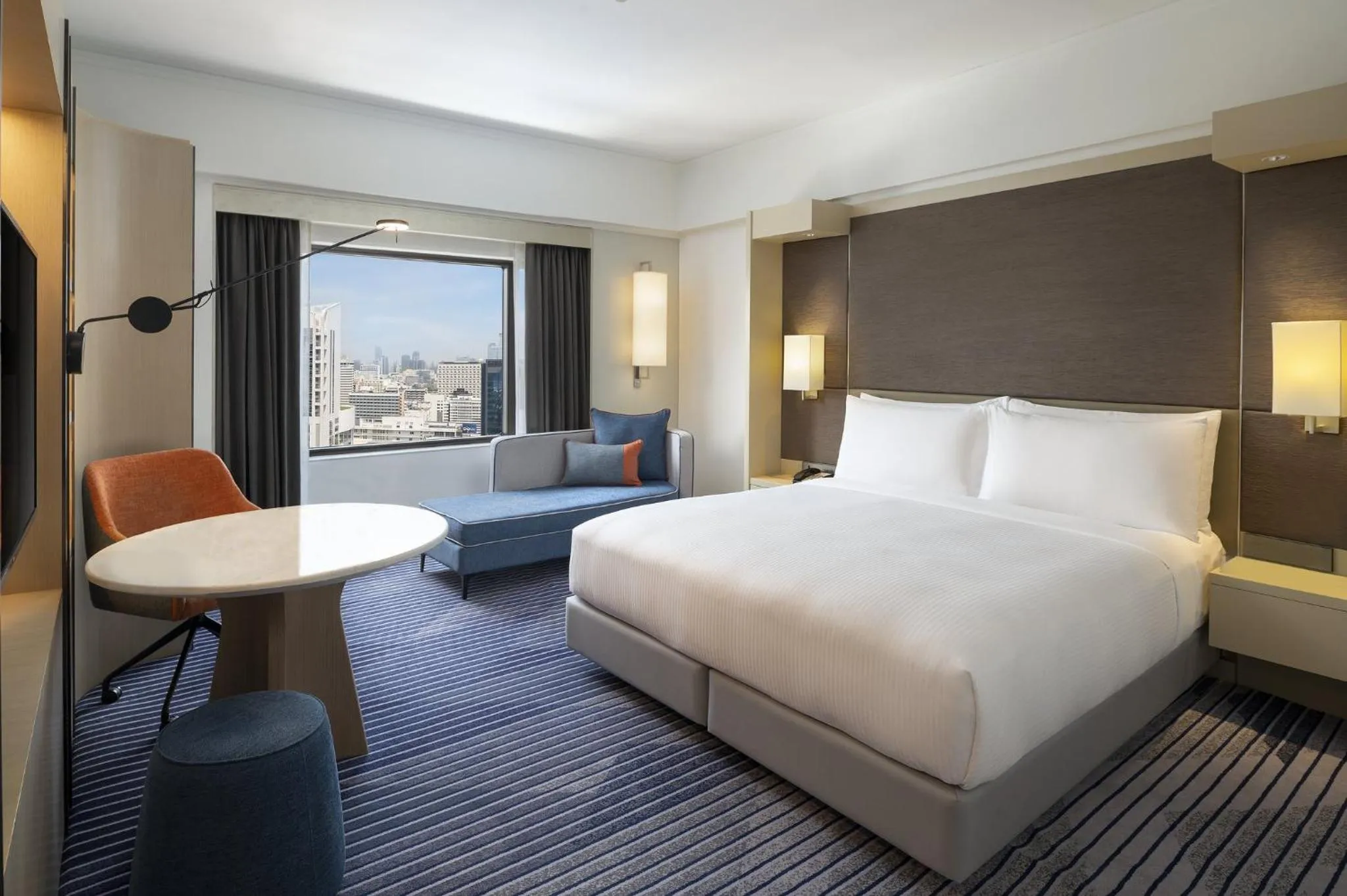 Photo of the whole room, Bed in Crowne Plaza Bangkok Lumpini Park by IHG