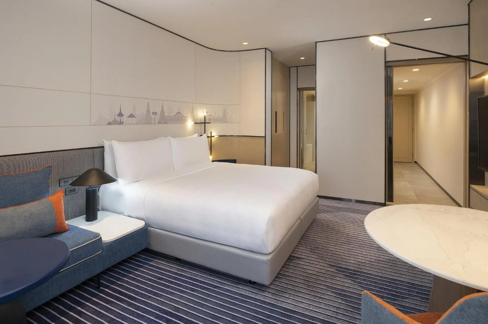 Photo of the whole room in Crowne Plaza Bangkok Lumpini Park by IHG