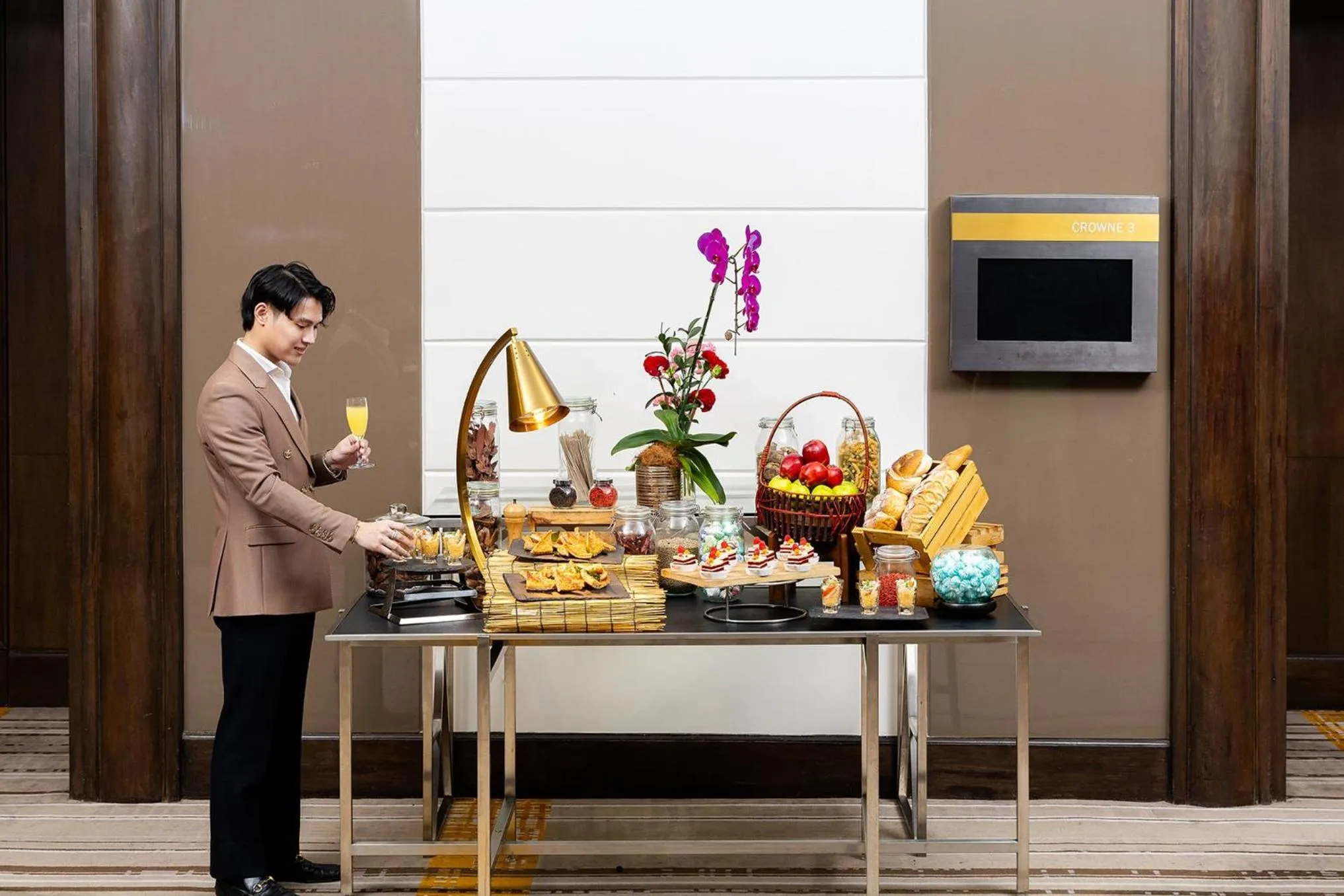 Meeting/conference room in Crowne Plaza Bangkok Lumpini Park by IHG