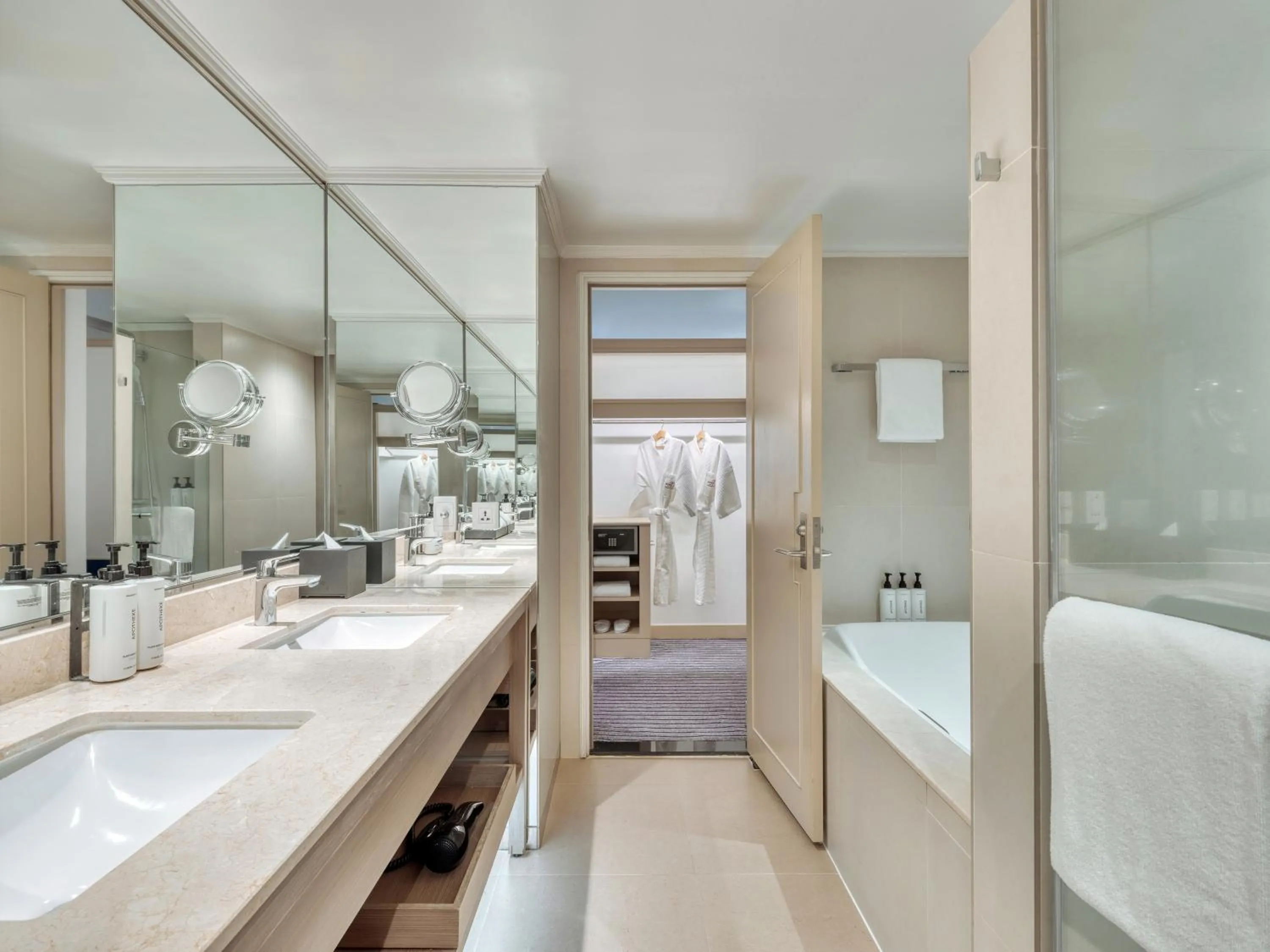 Toilet, Bed in Crowne Plaza Bangkok Lumpini Park by IHG