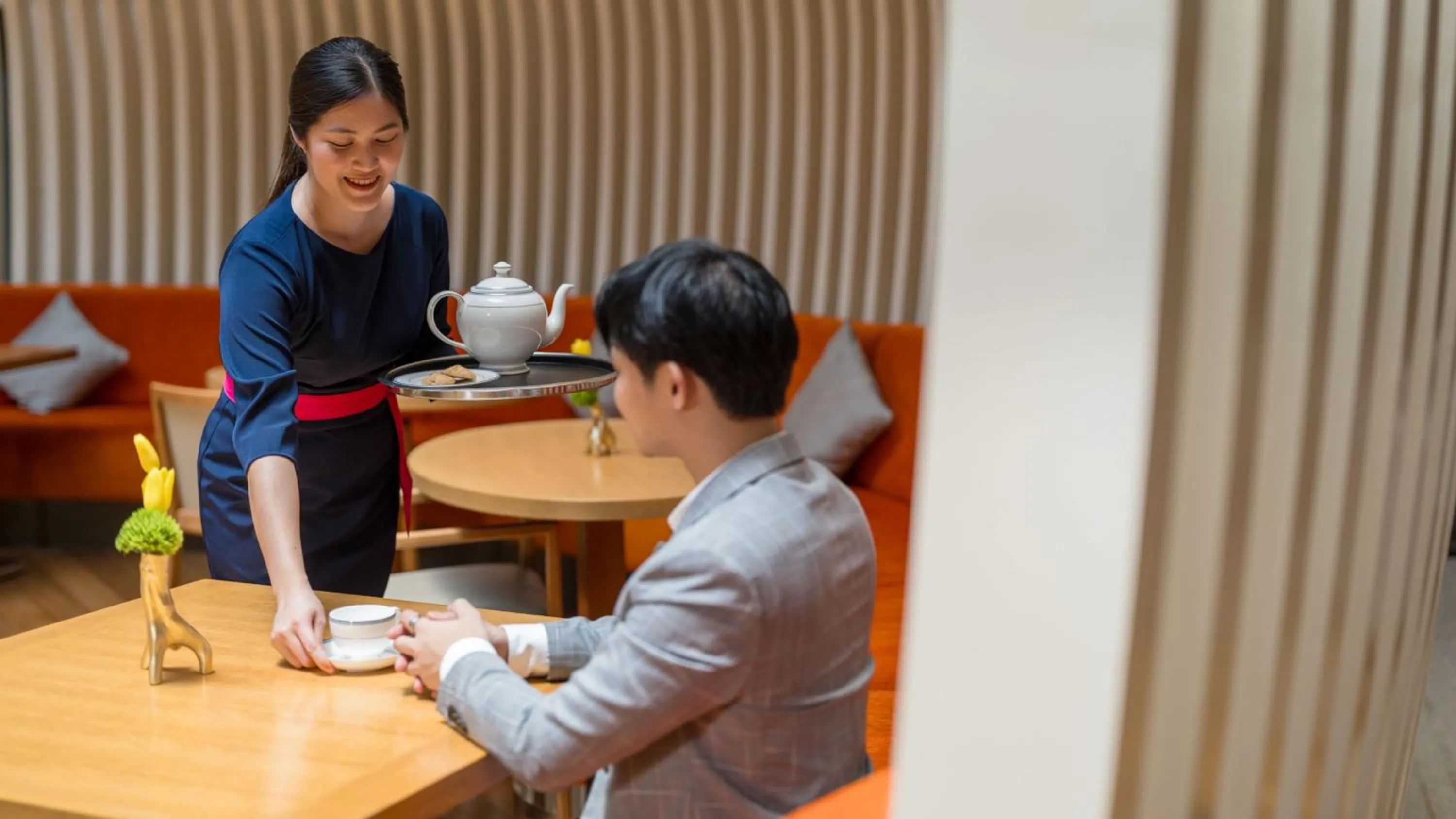 Restaurant/places to eat in Crowne Plaza Bangkok Lumpini Park by IHG