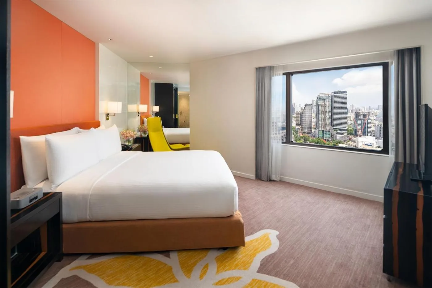 Bedroom, Bed in Crowne Plaza Bangkok Lumpini Park by IHG