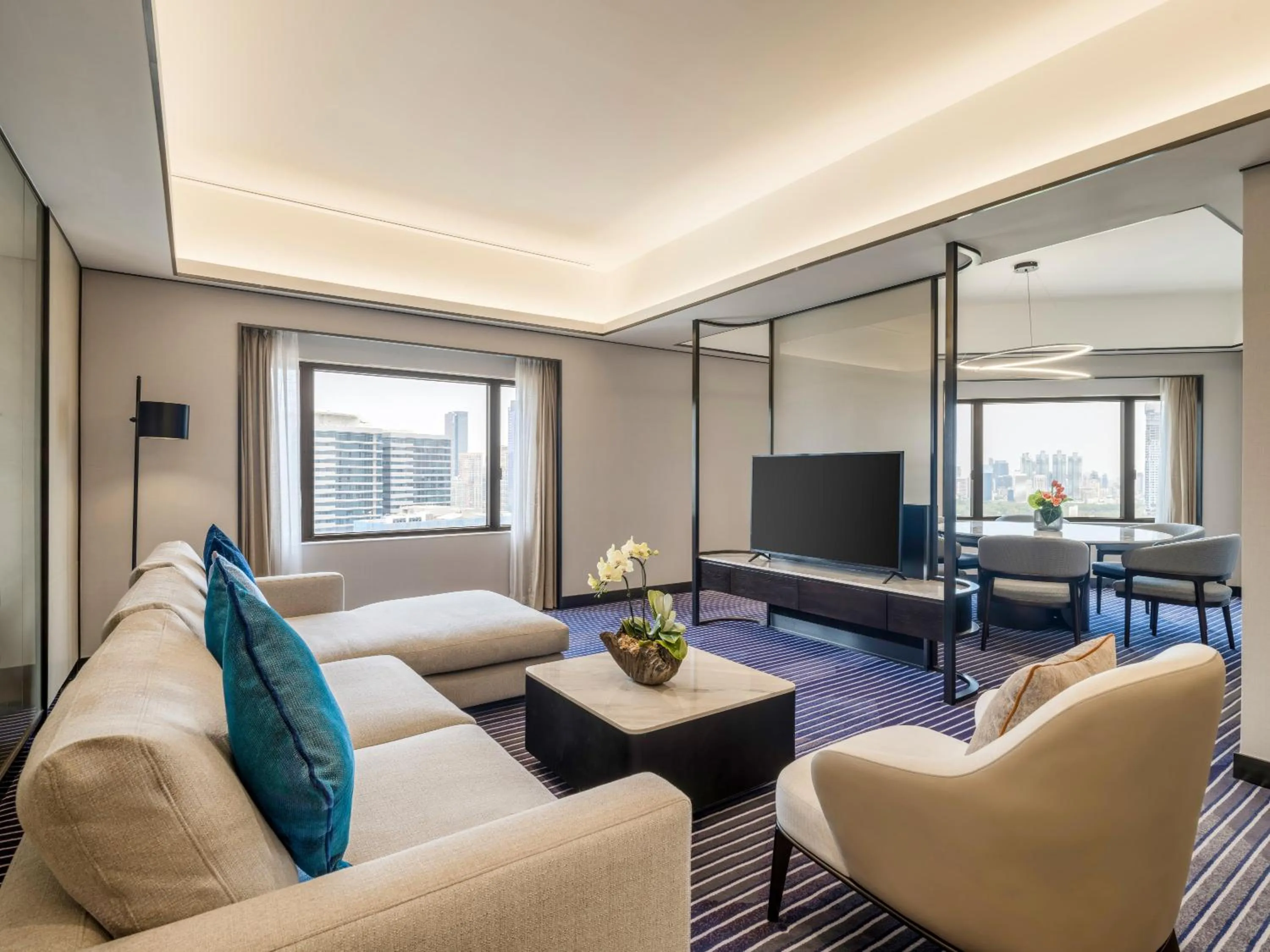 Photo of the whole room in Crowne Plaza Bangkok Lumpini Park by IHG