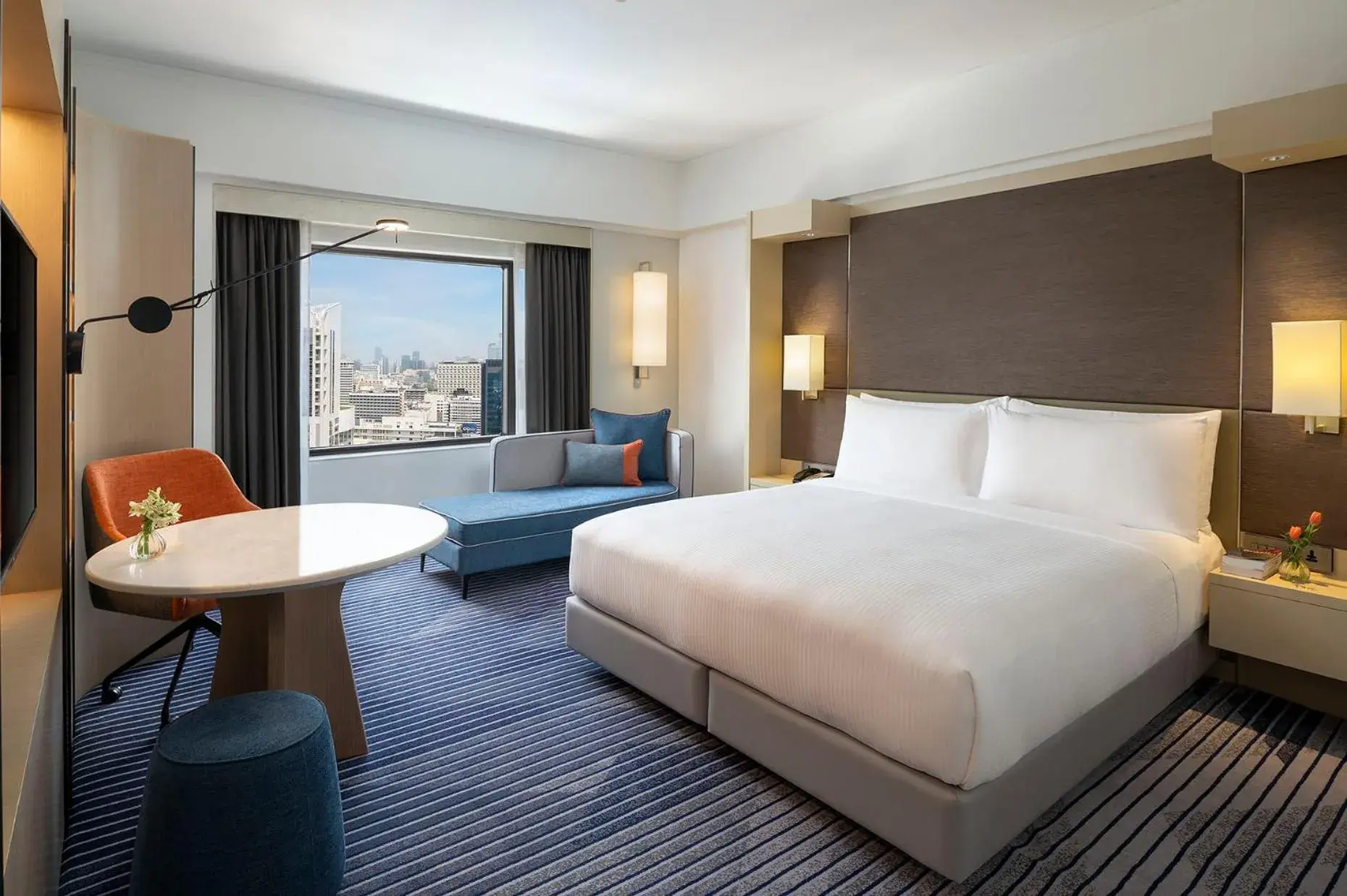 Standard King Room - Smoking in Crowne Plaza Bangkok Lumpini Park by IHG Standard King Room - Smoking in Crowne Plaza Bangkok Lumpini Park by IHG