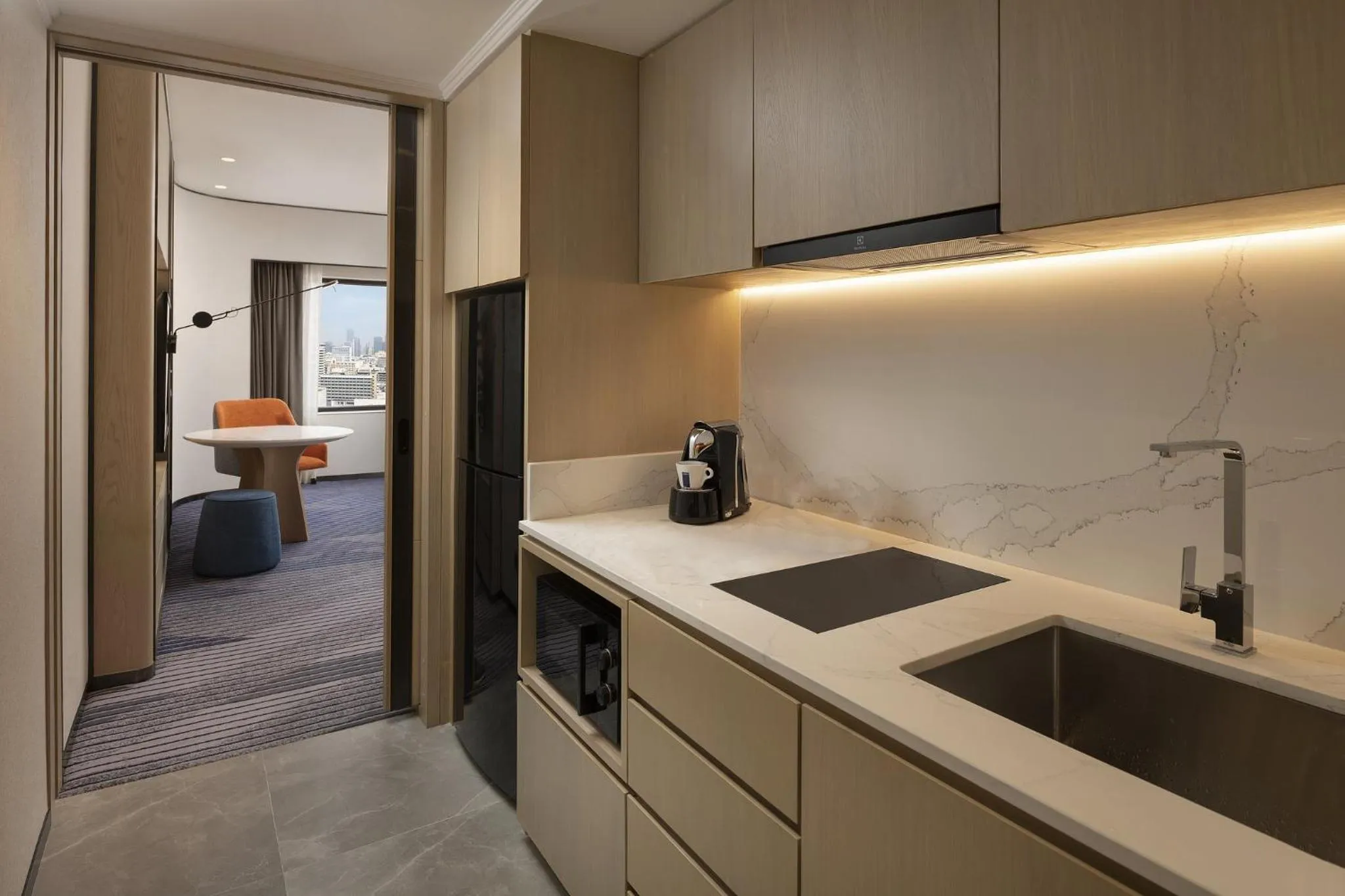 Photo of the whole room in Crowne Plaza Bangkok Lumpini Park by IHG