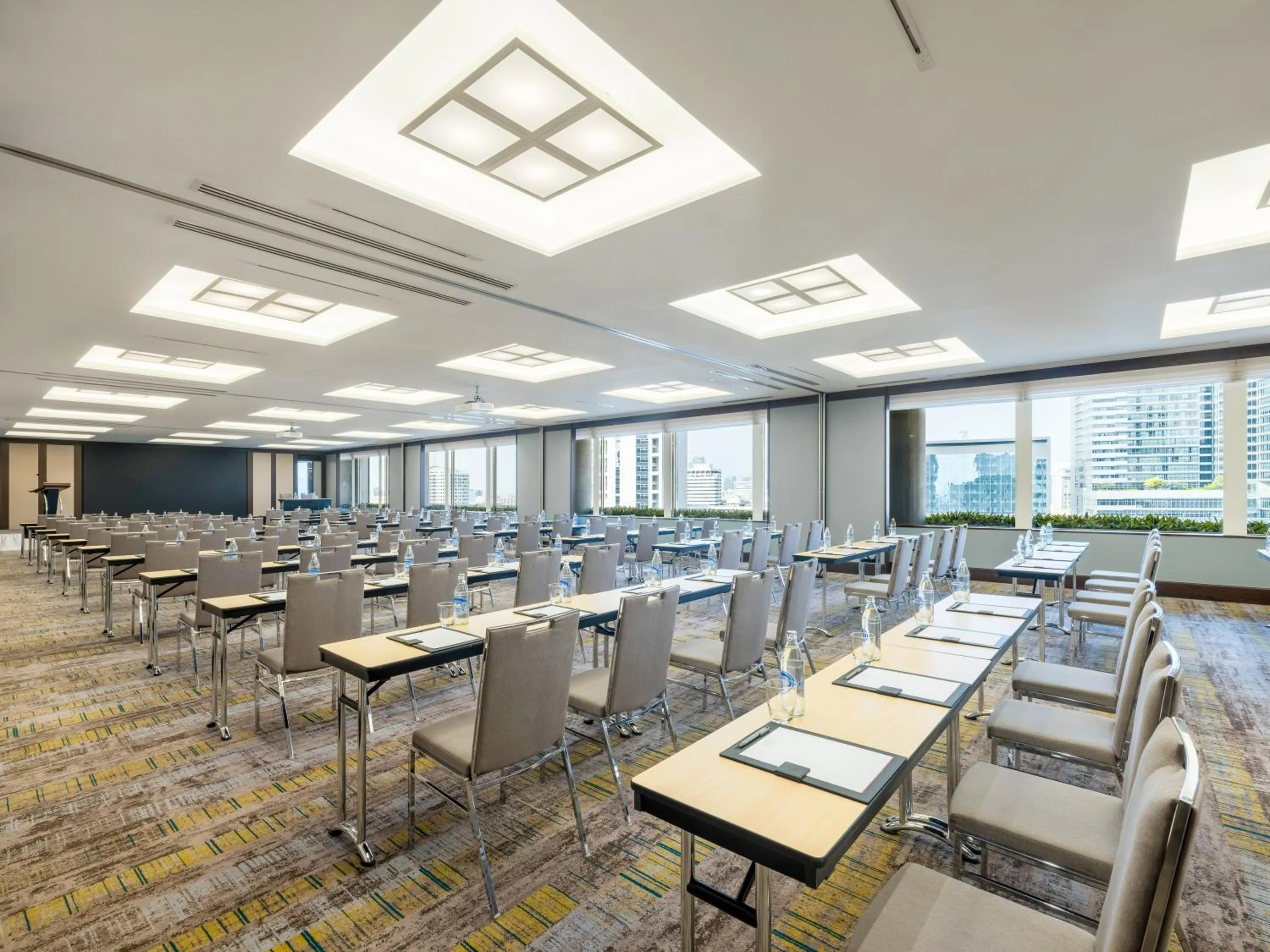 Meeting/conference room in Crowne Plaza Bangkok Lumpini Park by IHG