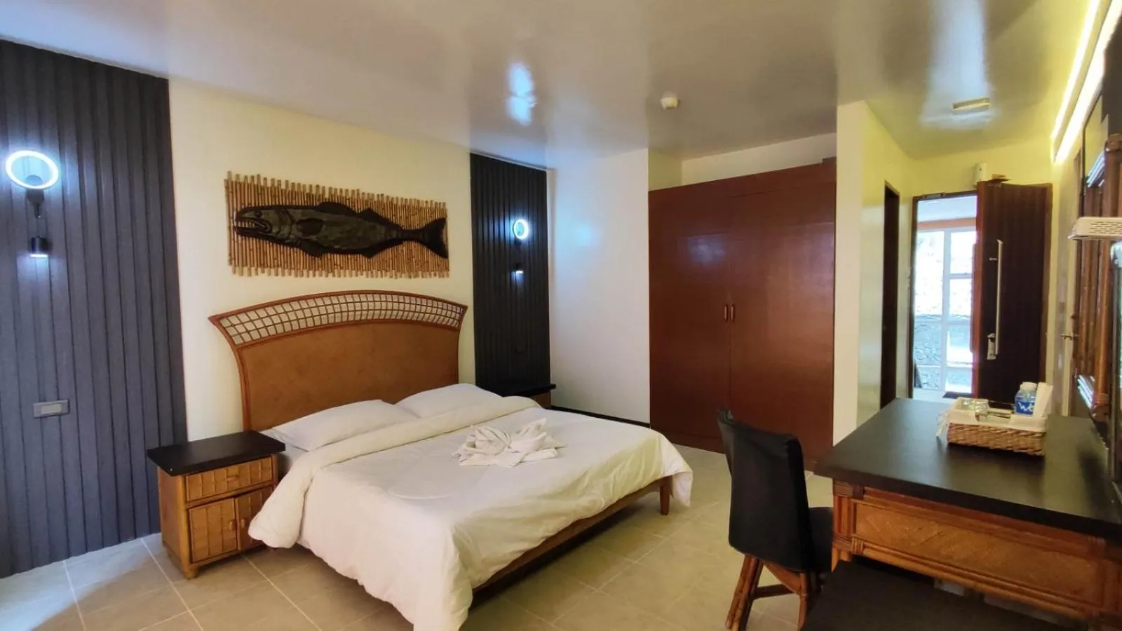 Bedroom, Bed in Eagle Point Beach and Dive Resort