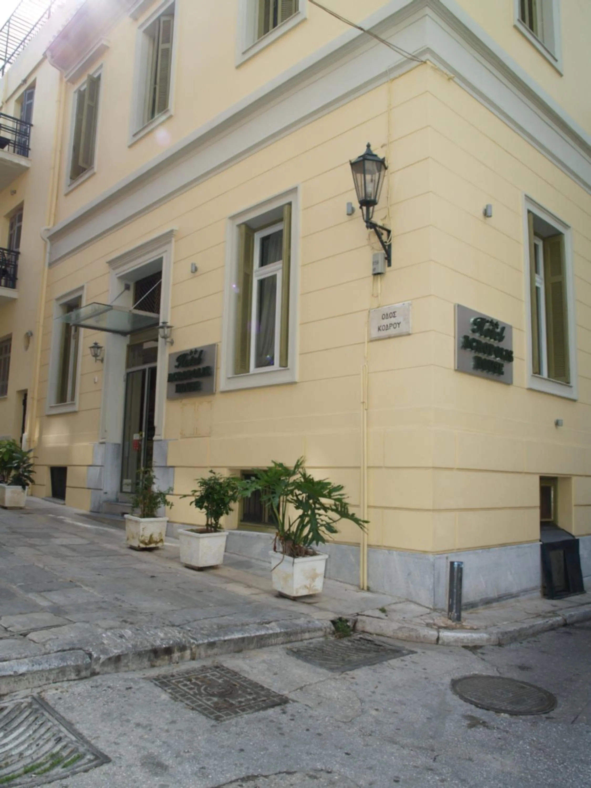 Facade/entrance in Acropolis House