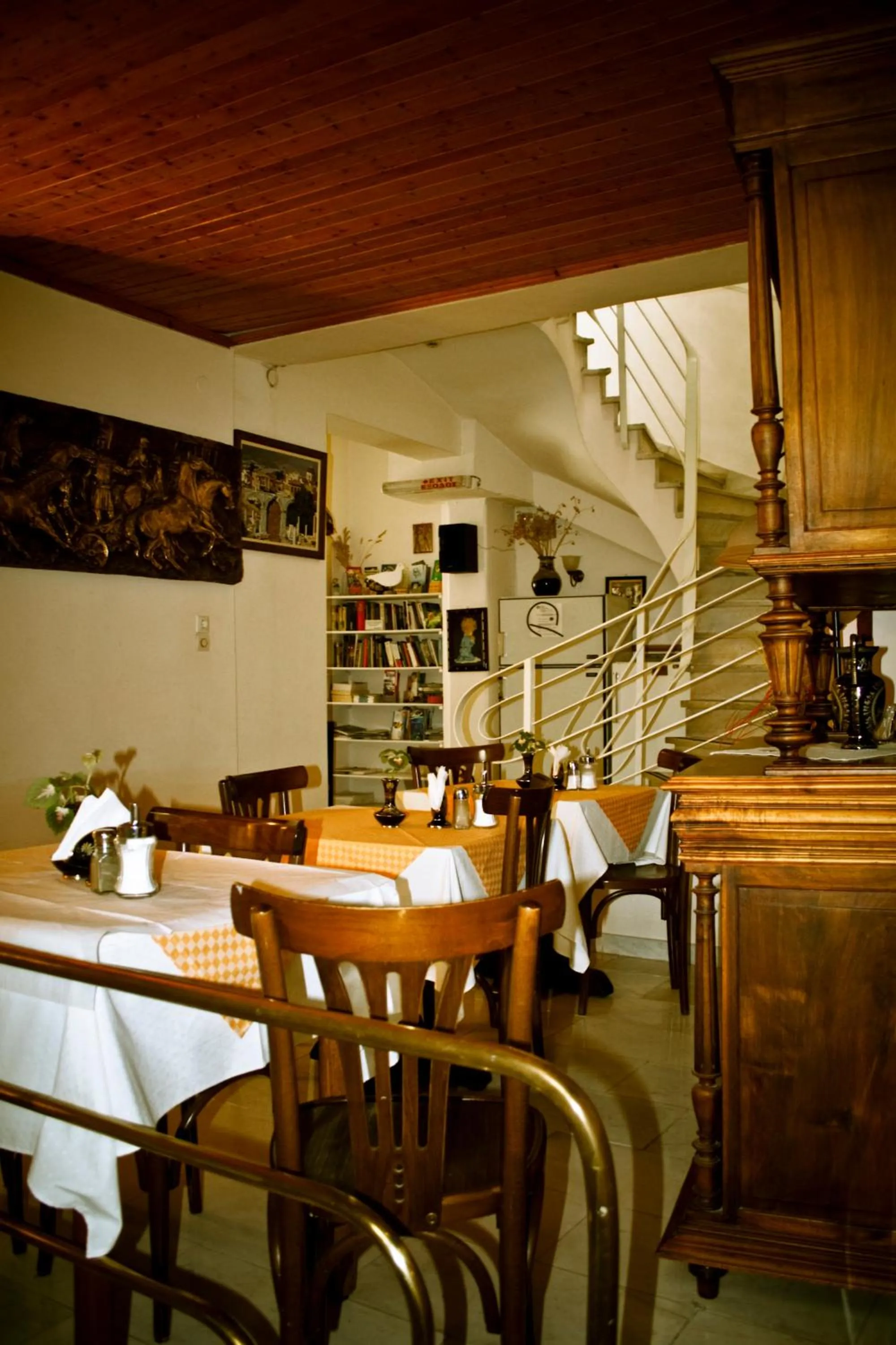 Restaurant/places to eat in Acropolis House