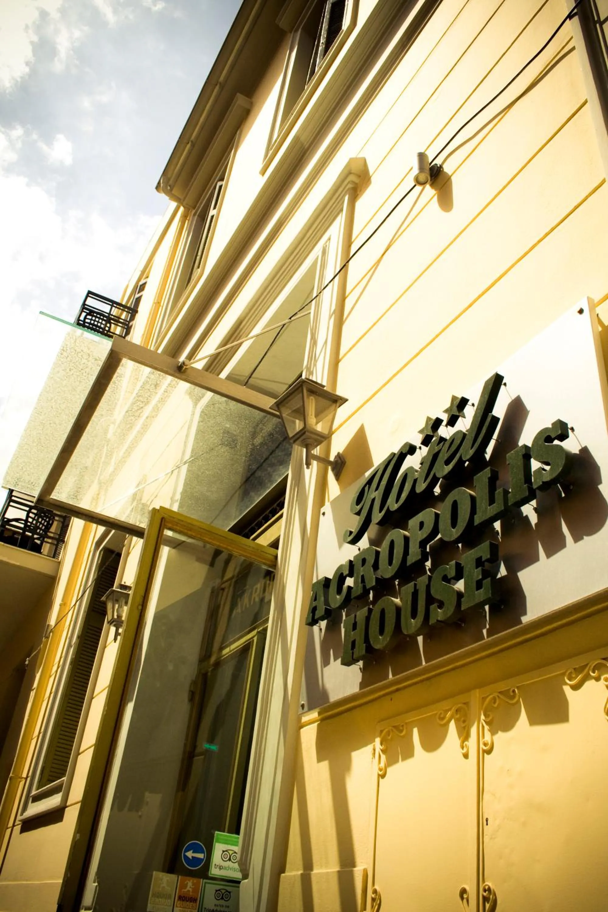 Facade/entrance in Acropolis House