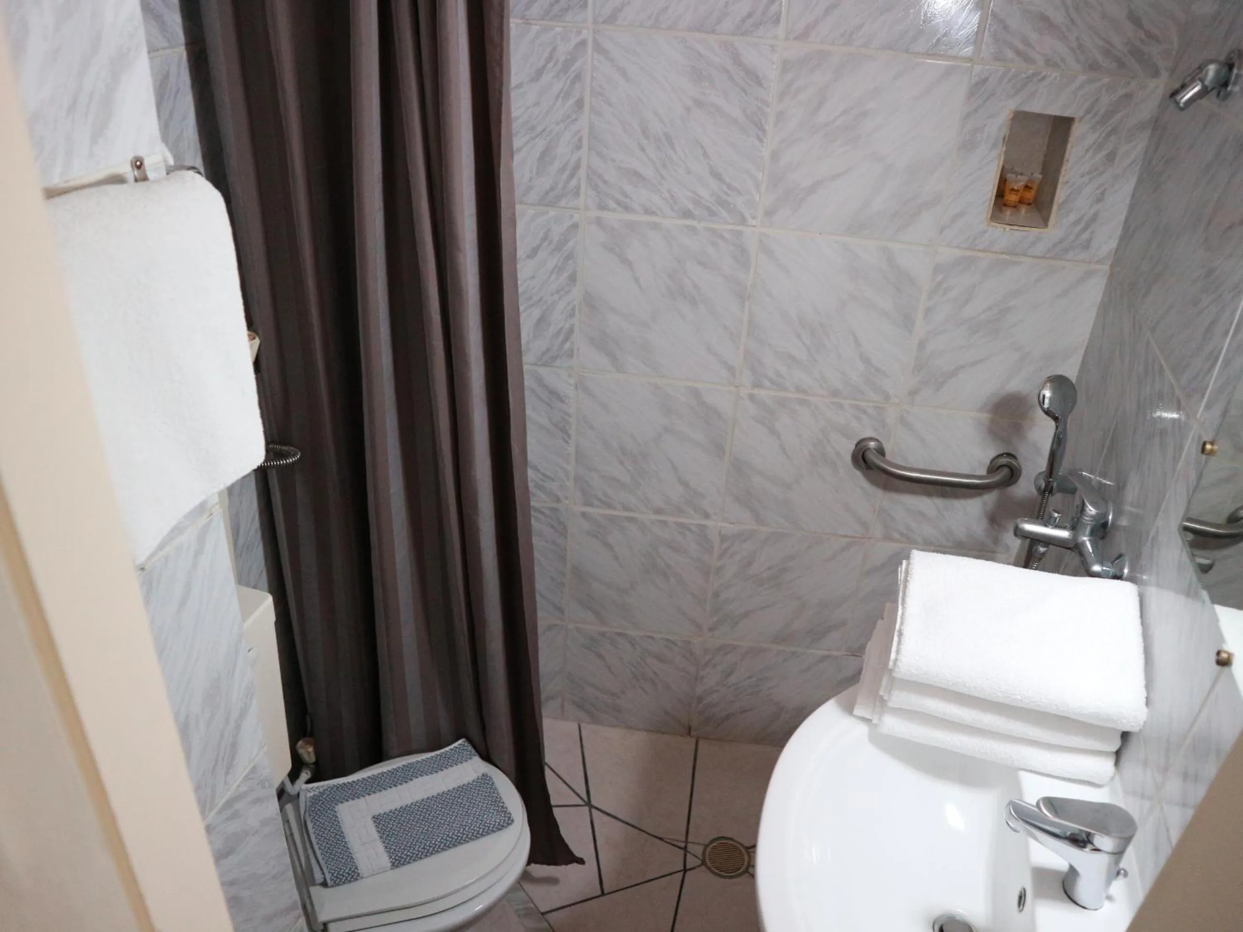 Photo of the whole room in Acropolis House