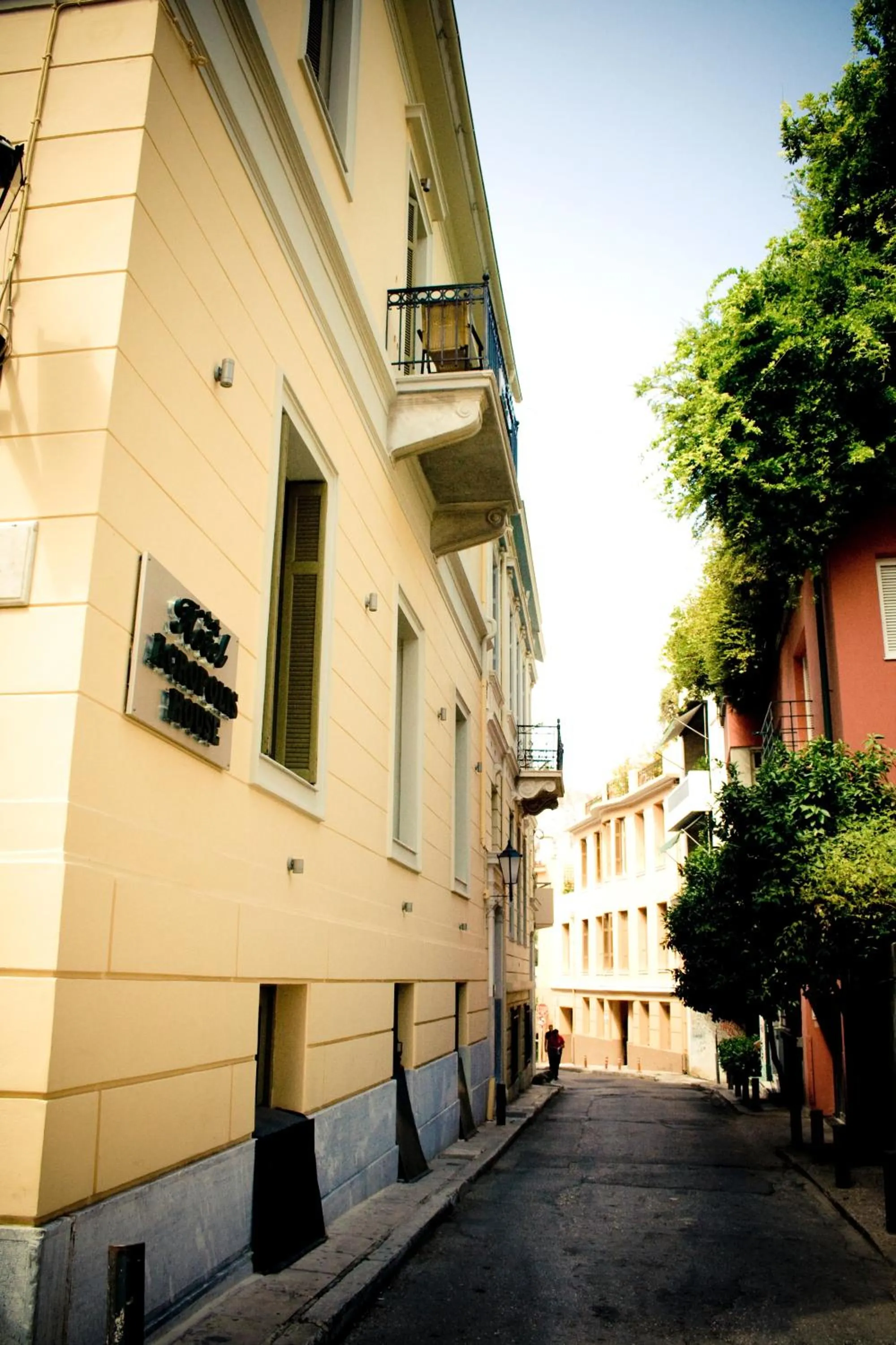 Facade/entrance in Acropolis House