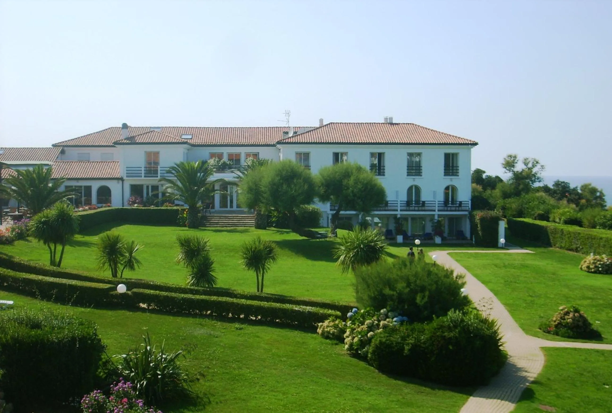 Facade/entrance in Hôtel La Réserve