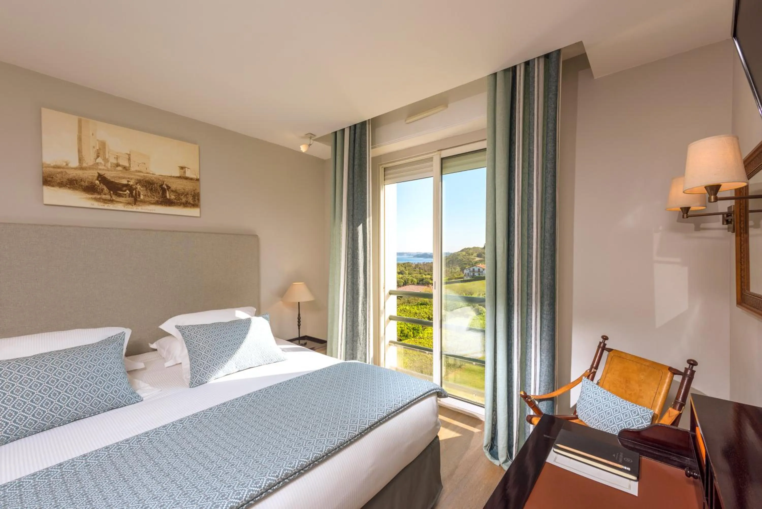 Bed in Hôtel La Réserve