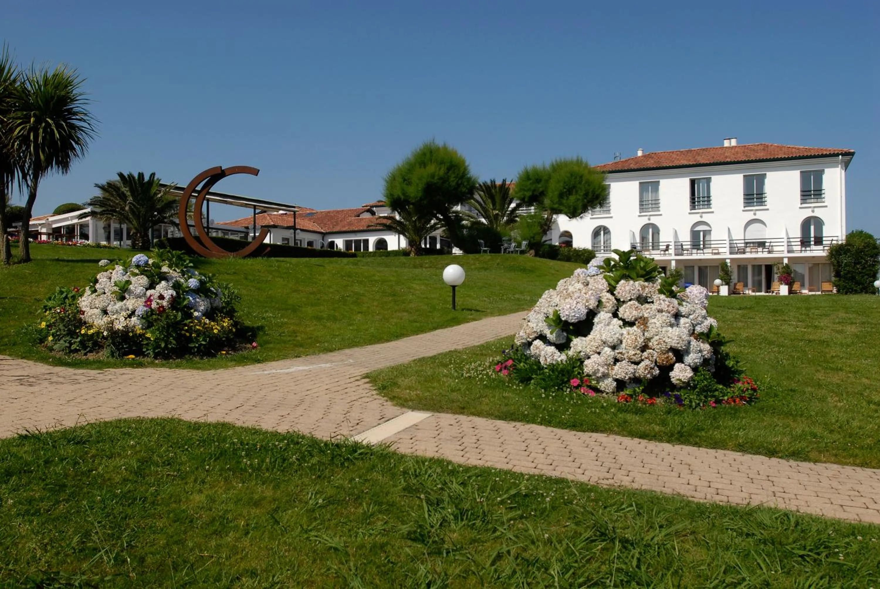 Facade/entrance in Hôtel La Réserve