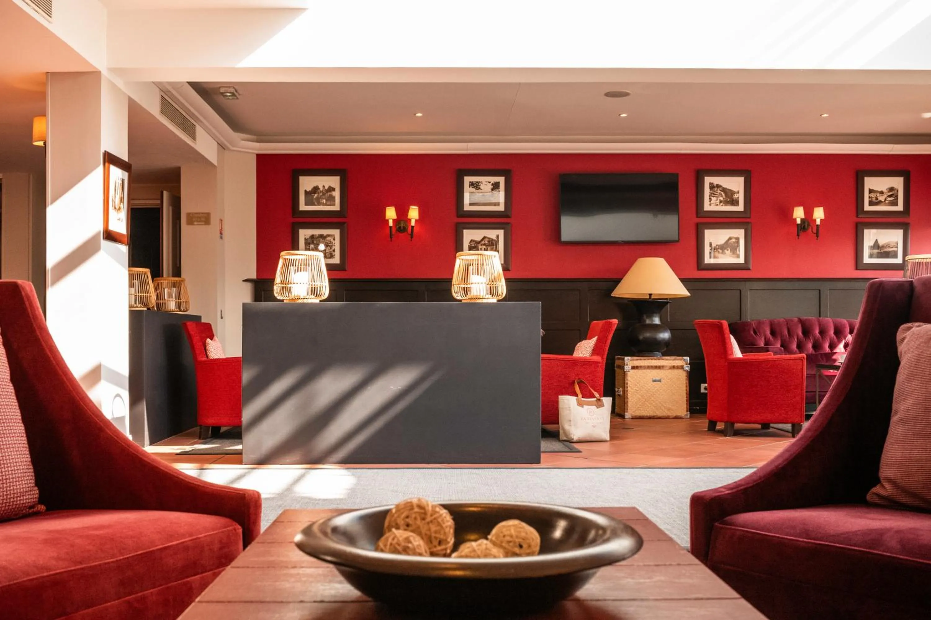 Lounge or bar in Hôtel La Réserve