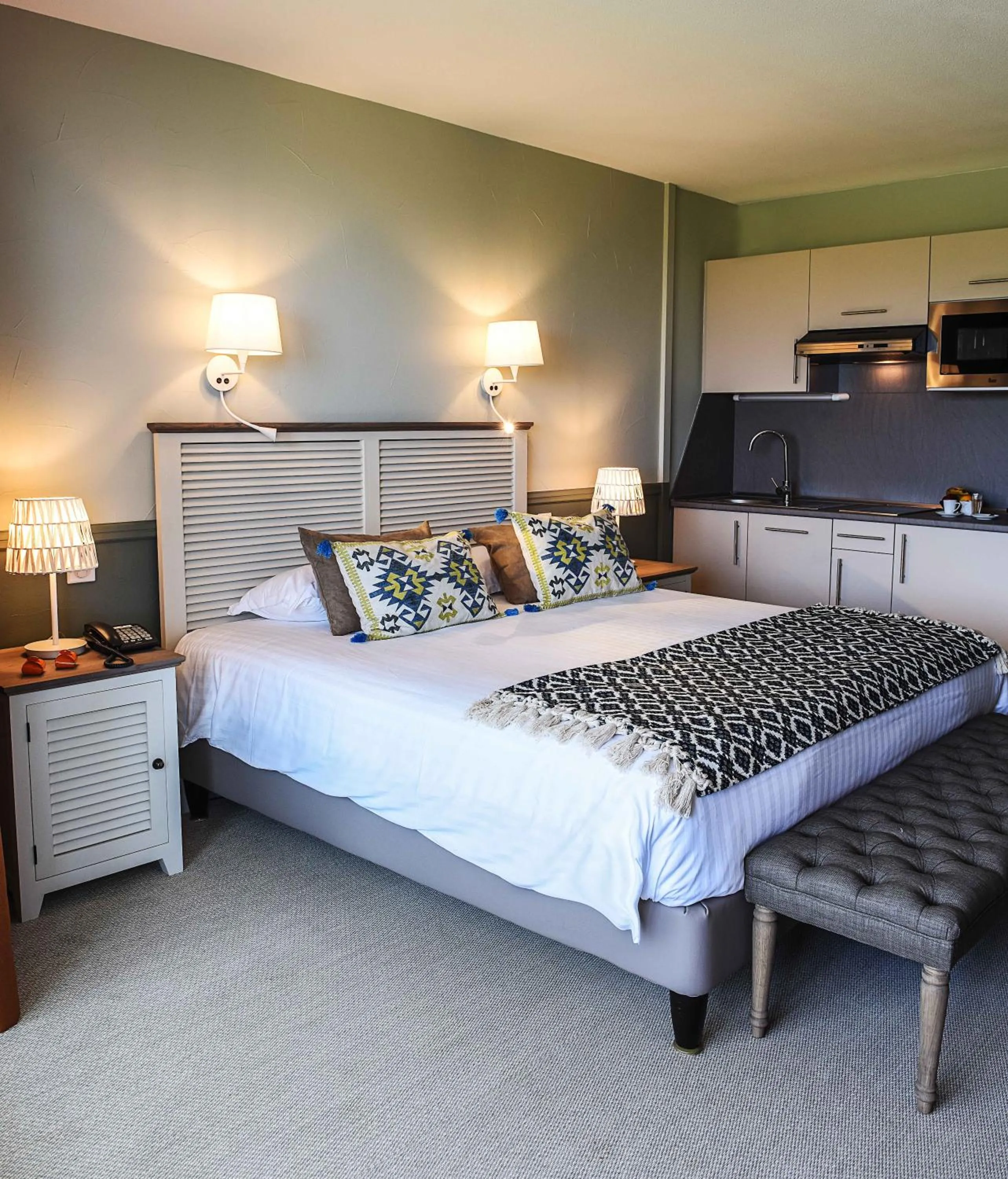 Kitchen or kitchenette in Hôtel La Réserve