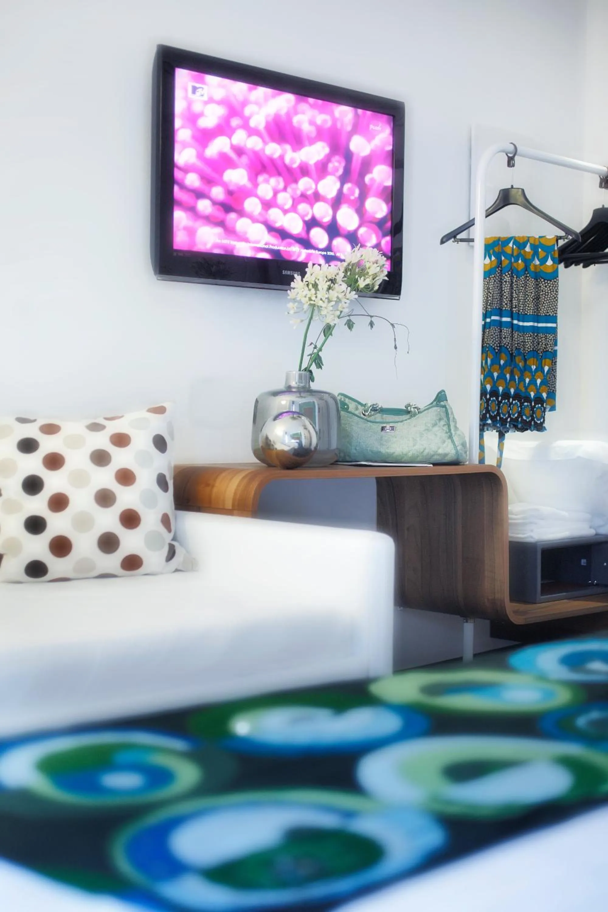 Photo of the whole room, Bed in Q Hotel