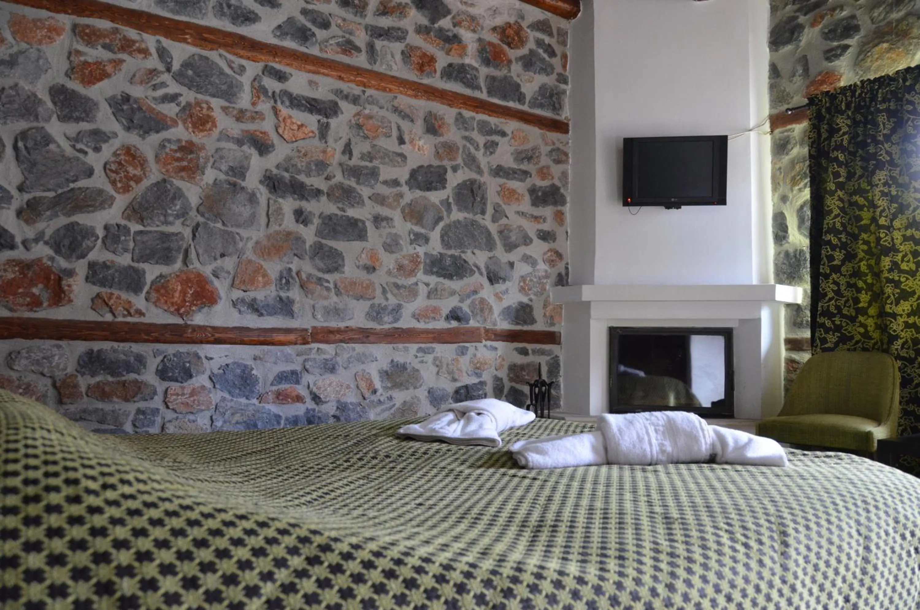 Photo of the whole room, Bed in Gioras Hotel