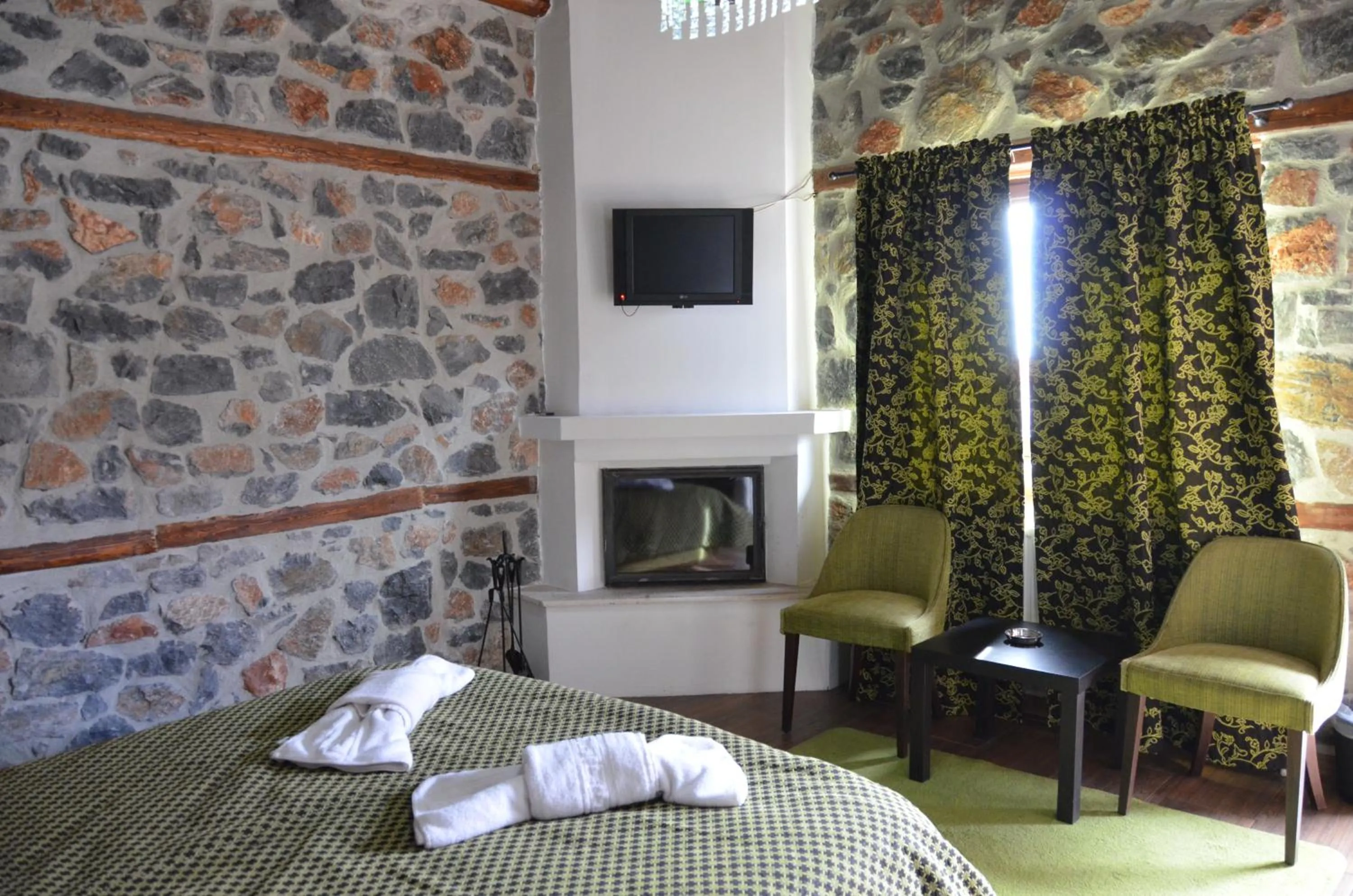 Photo of the whole room, Bed in Gioras Hotel