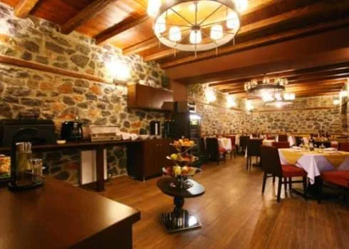 Restaurant/places to eat in Gioras Hotel