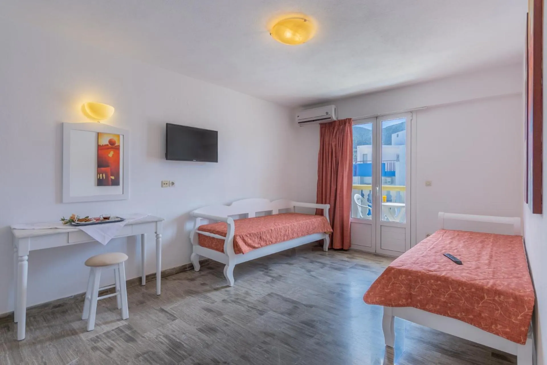 TV and multimedia, Bed in Irini Apartments