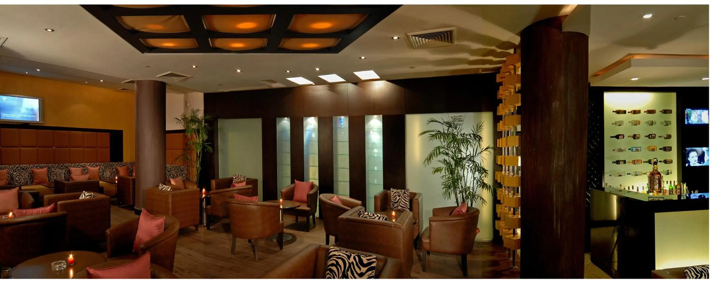 Lounge or bar in Fortune Select Global, Gurugram - Member ITC Hotels' Group