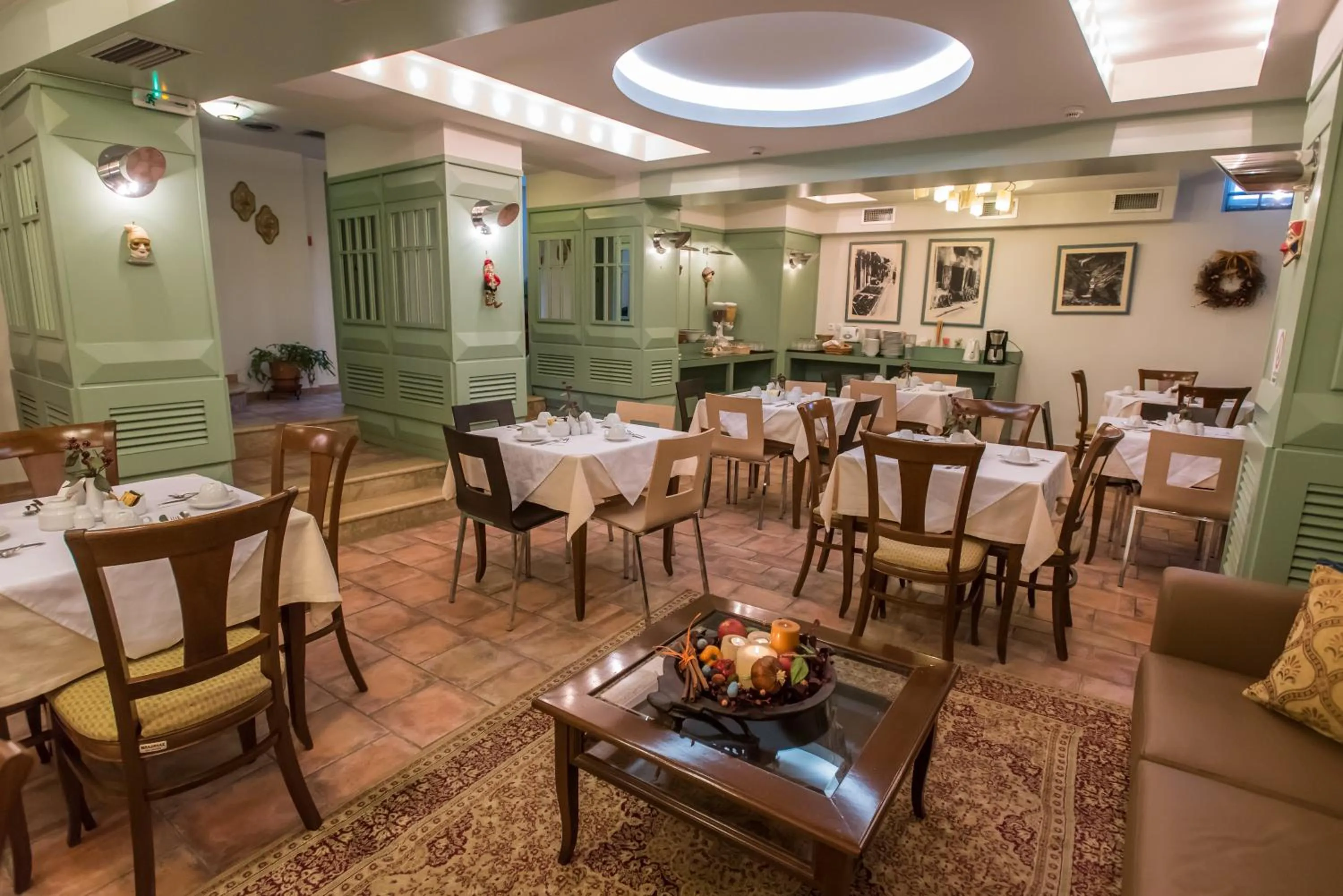 Restaurant/places to eat in City Hotel Apollonion