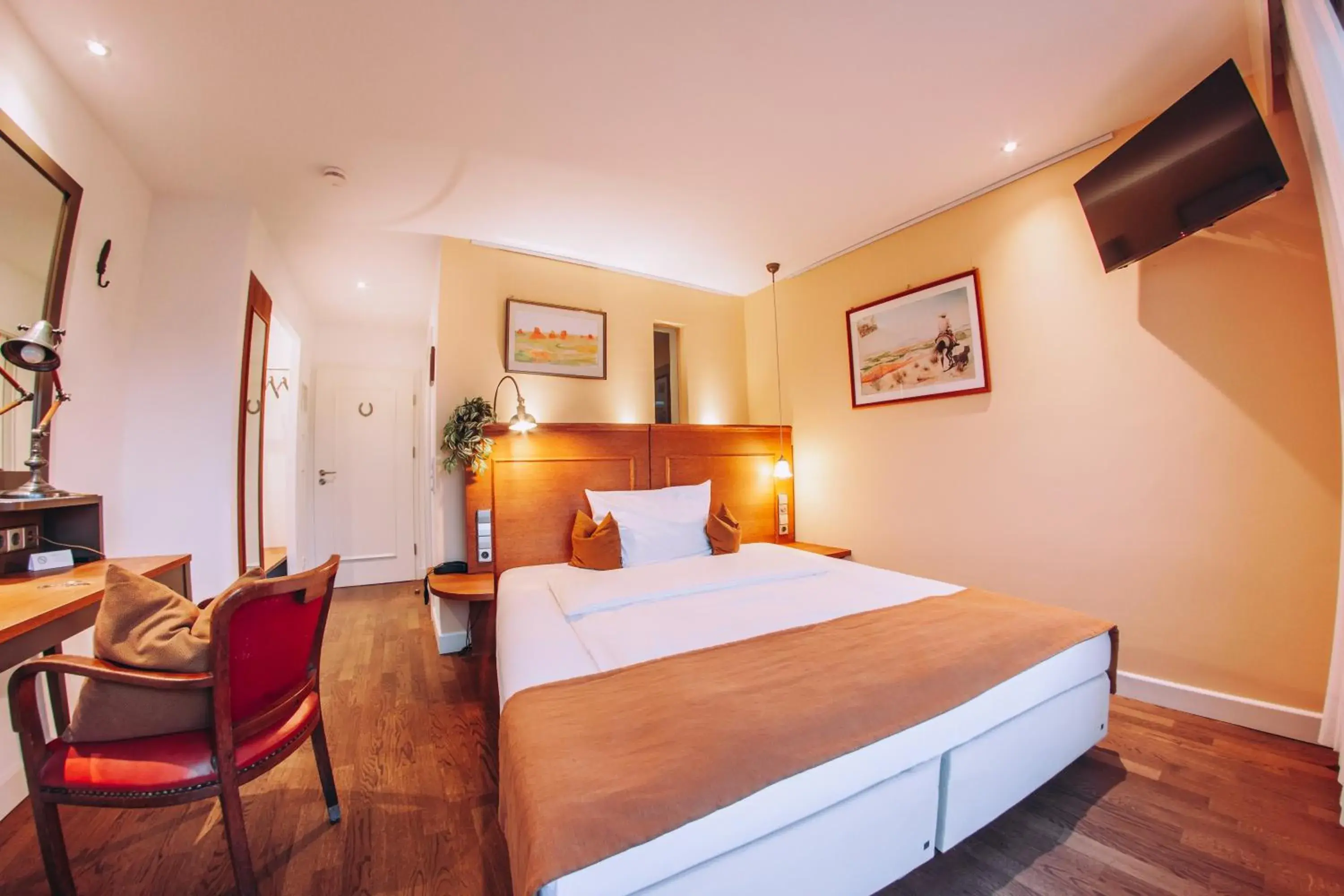 Comfort Double Room - single occupancy in Hotel Zum Ochsen Comfort Double Room - single occupancy in Hotel Zum Ochsen