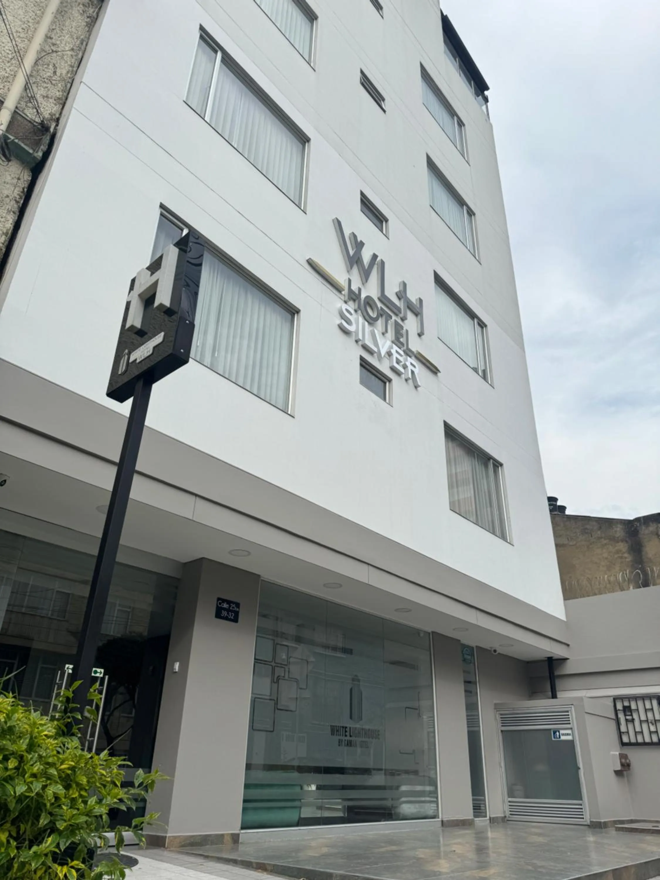 Property building in Hotel WLH Silver Bogota - White Lighthouse