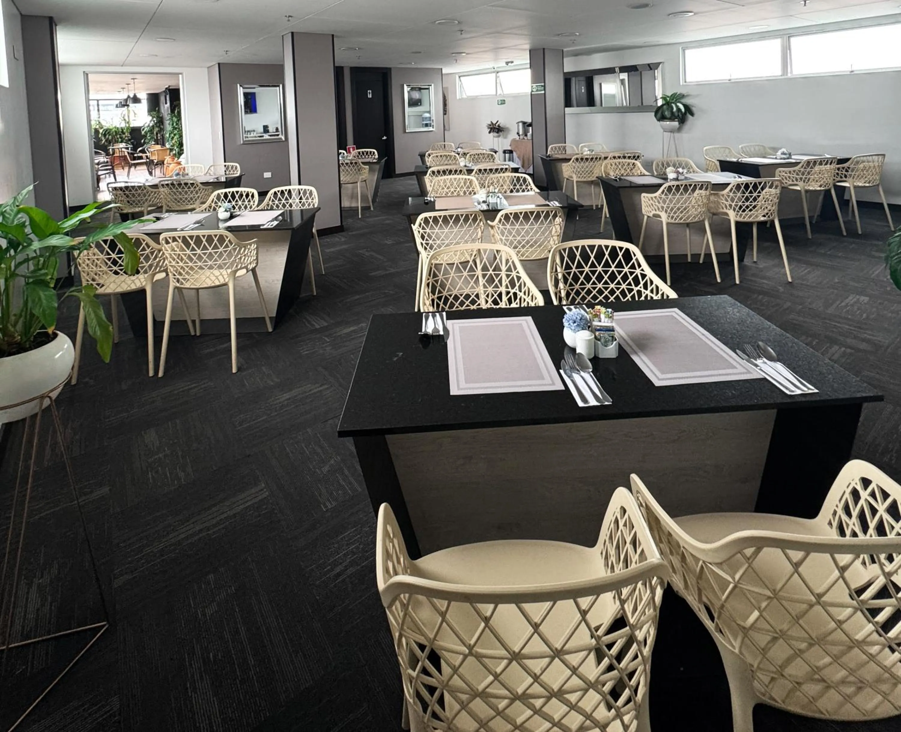 Restaurant/places to eat in Hotel WLH Silver Bogota - White Lighthouse