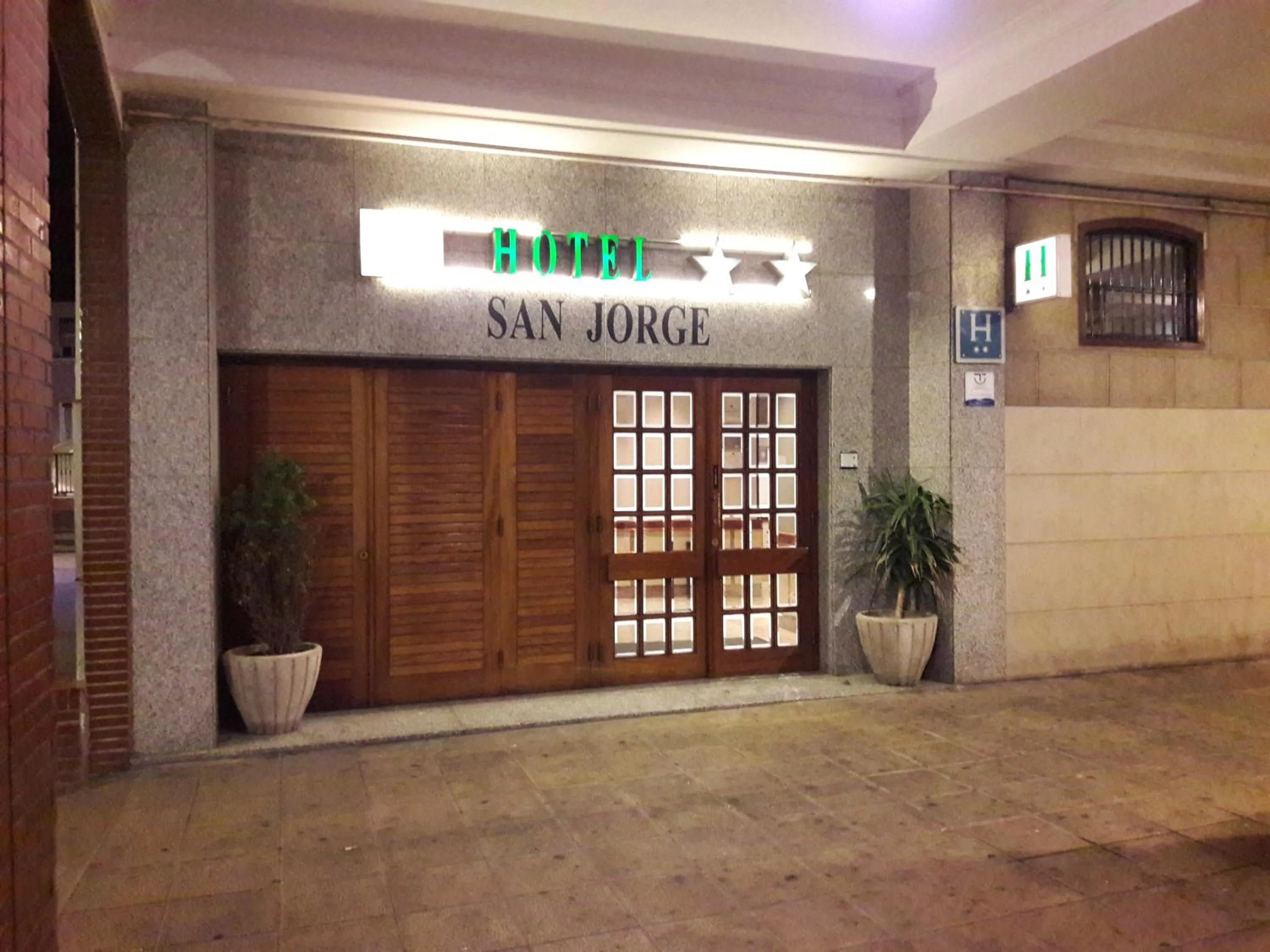 Facade/entrance in Hotel San Jorge