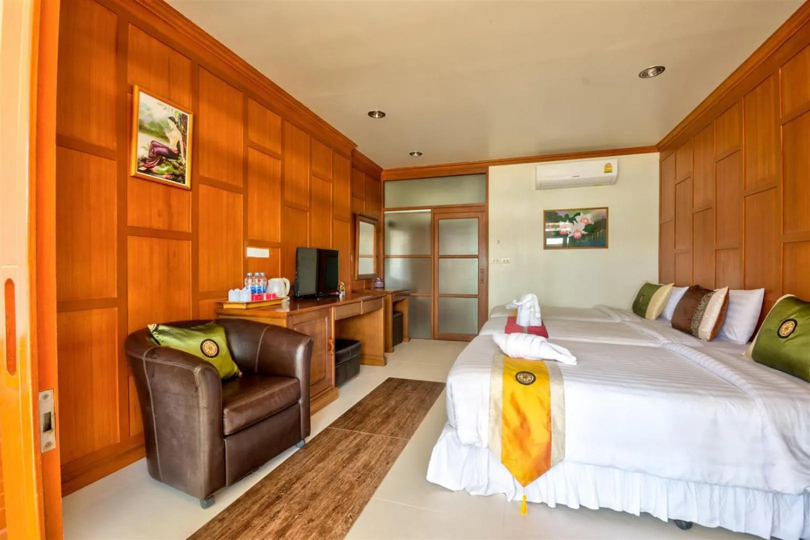 Bed in Palm Beach Resort