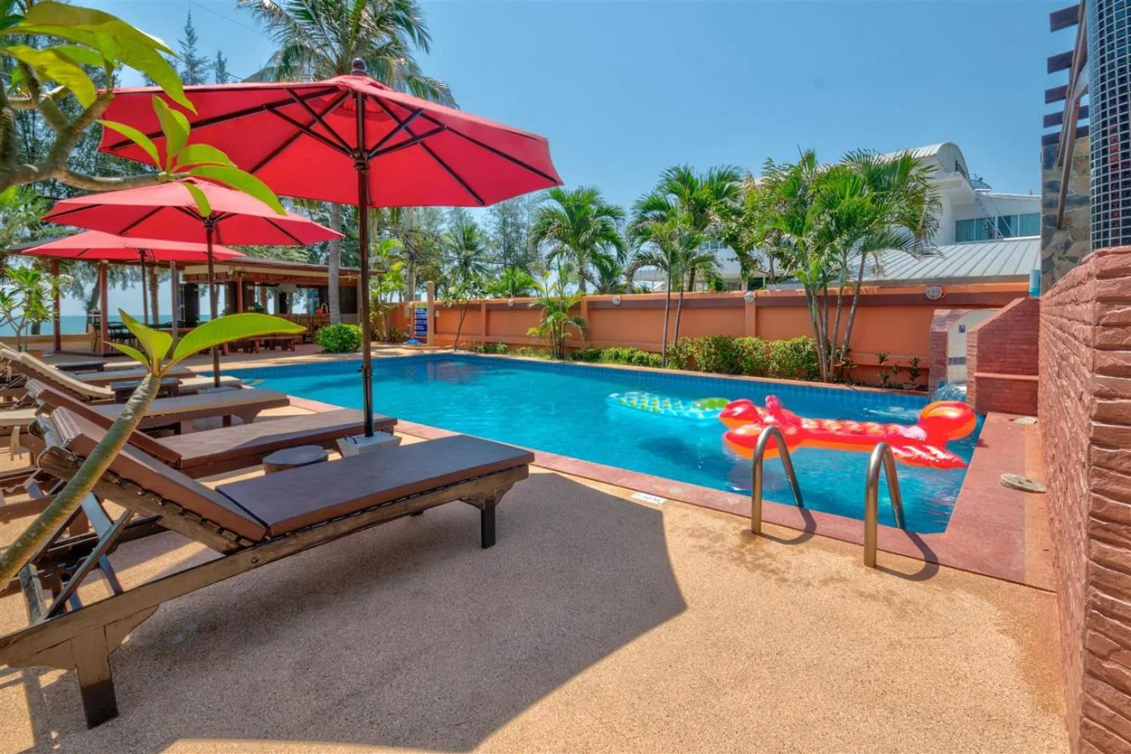 Swimming pool in Palm Beach Resort