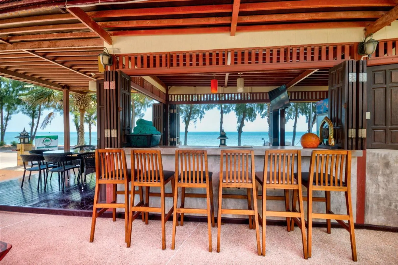 Lounge or bar in Palm Beach Resort