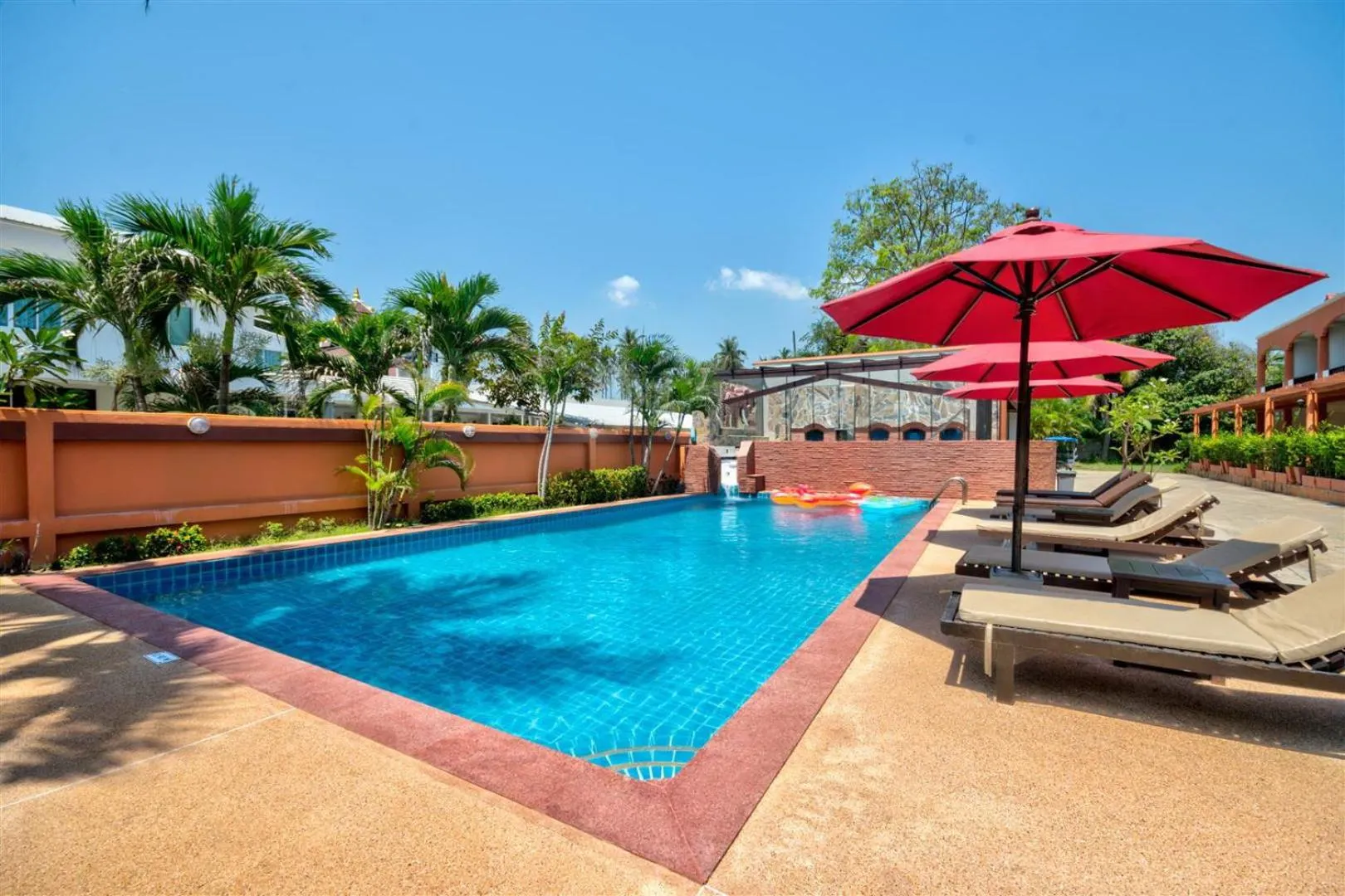Swimming pool in Palm Beach Resort