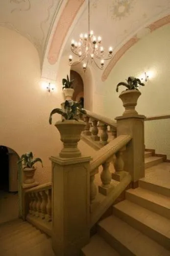 Decorative detail in Kastiel Lucivna