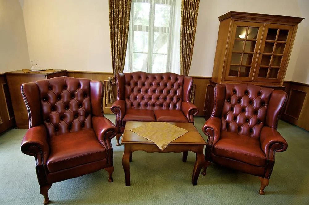 Seating area in Kastiel Lucivna