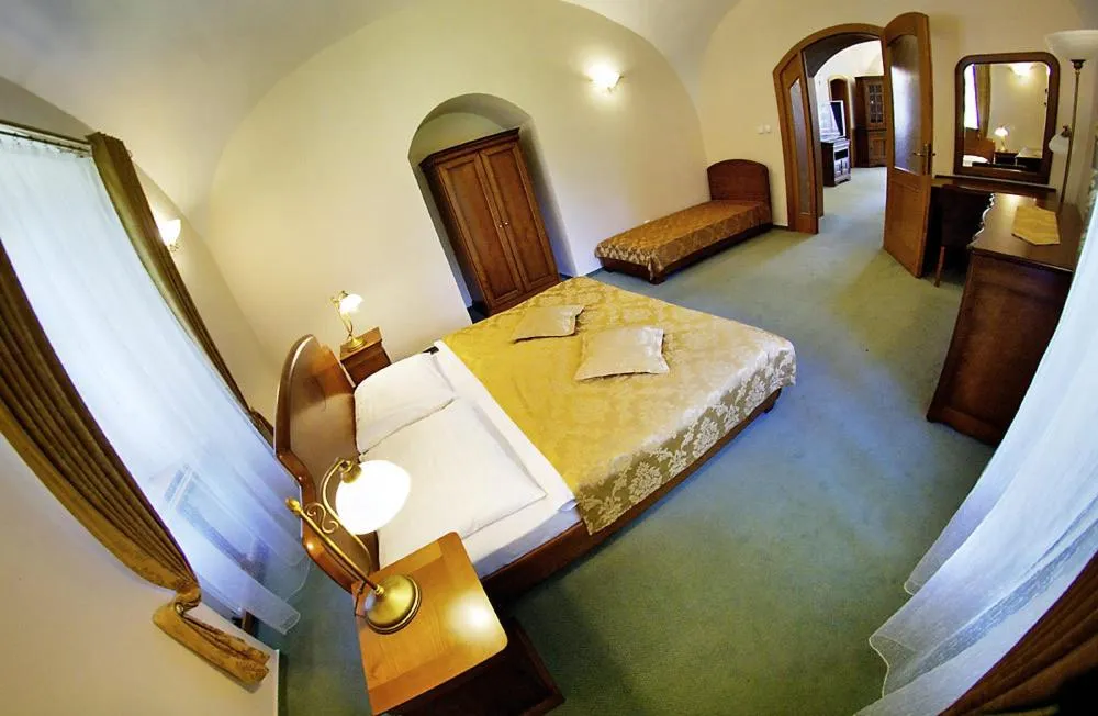 Photo of the whole room, Bed in Kastiel Lucivna