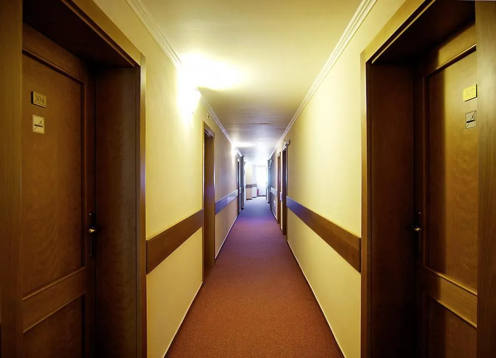 Decorative detail in Kastiel Lucivna