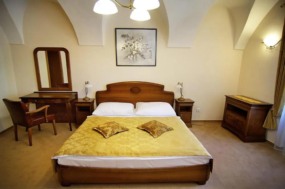 Bed in Kastiel Lucivna