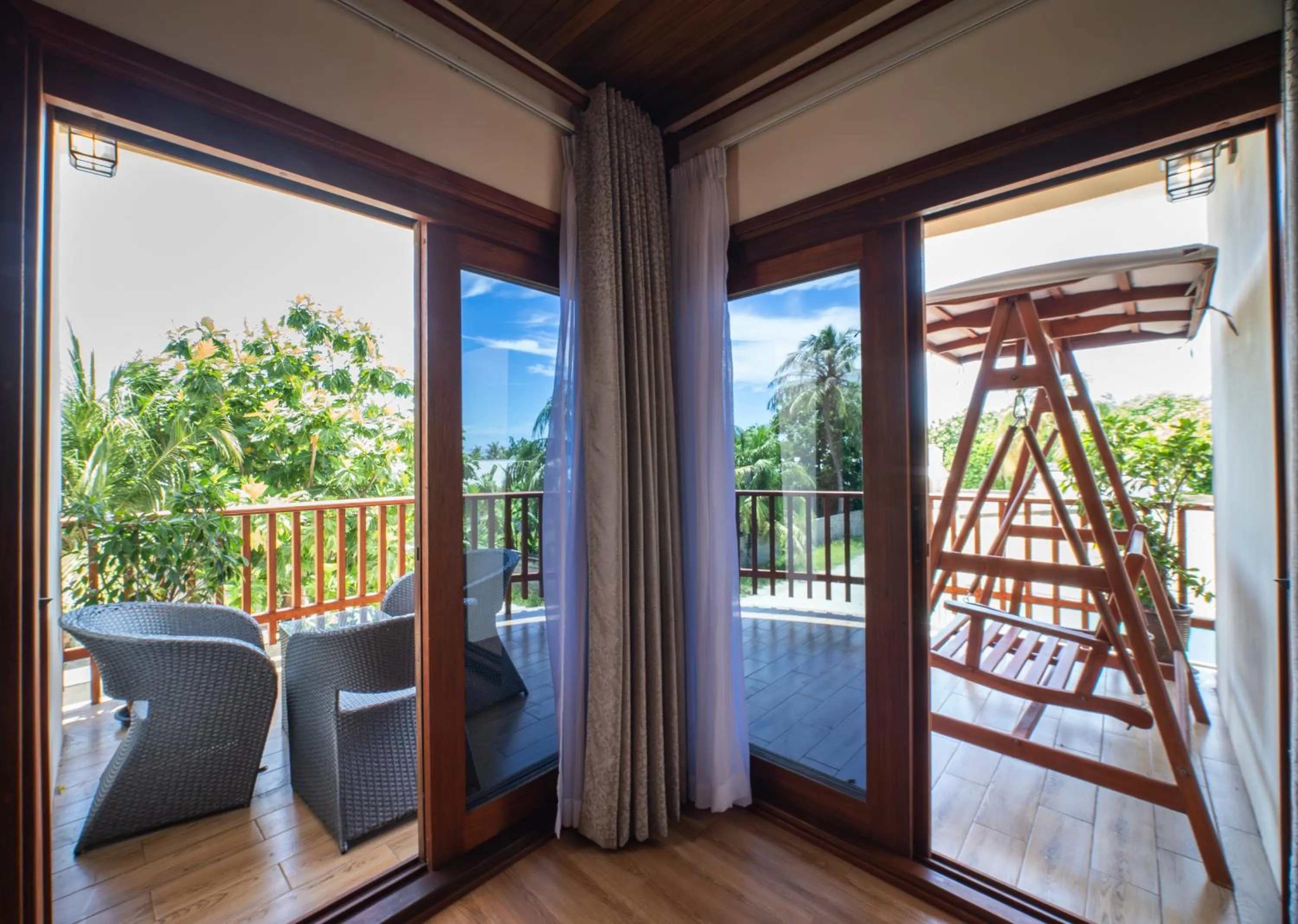 Patio in Araamu Hotels Maldives at Dhiffushi