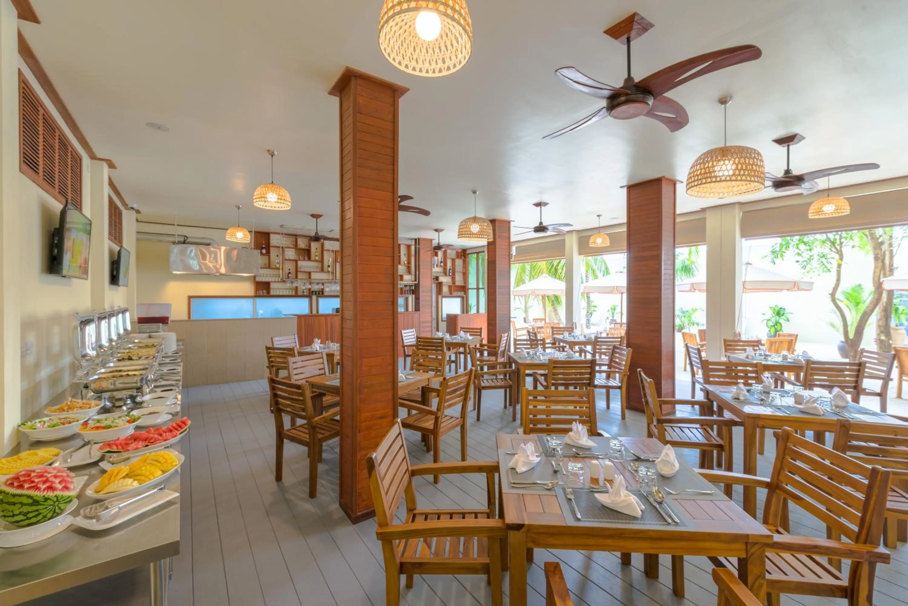 Restaurant/places to eat in Araamu Hotels Maldives at Dhiffushi